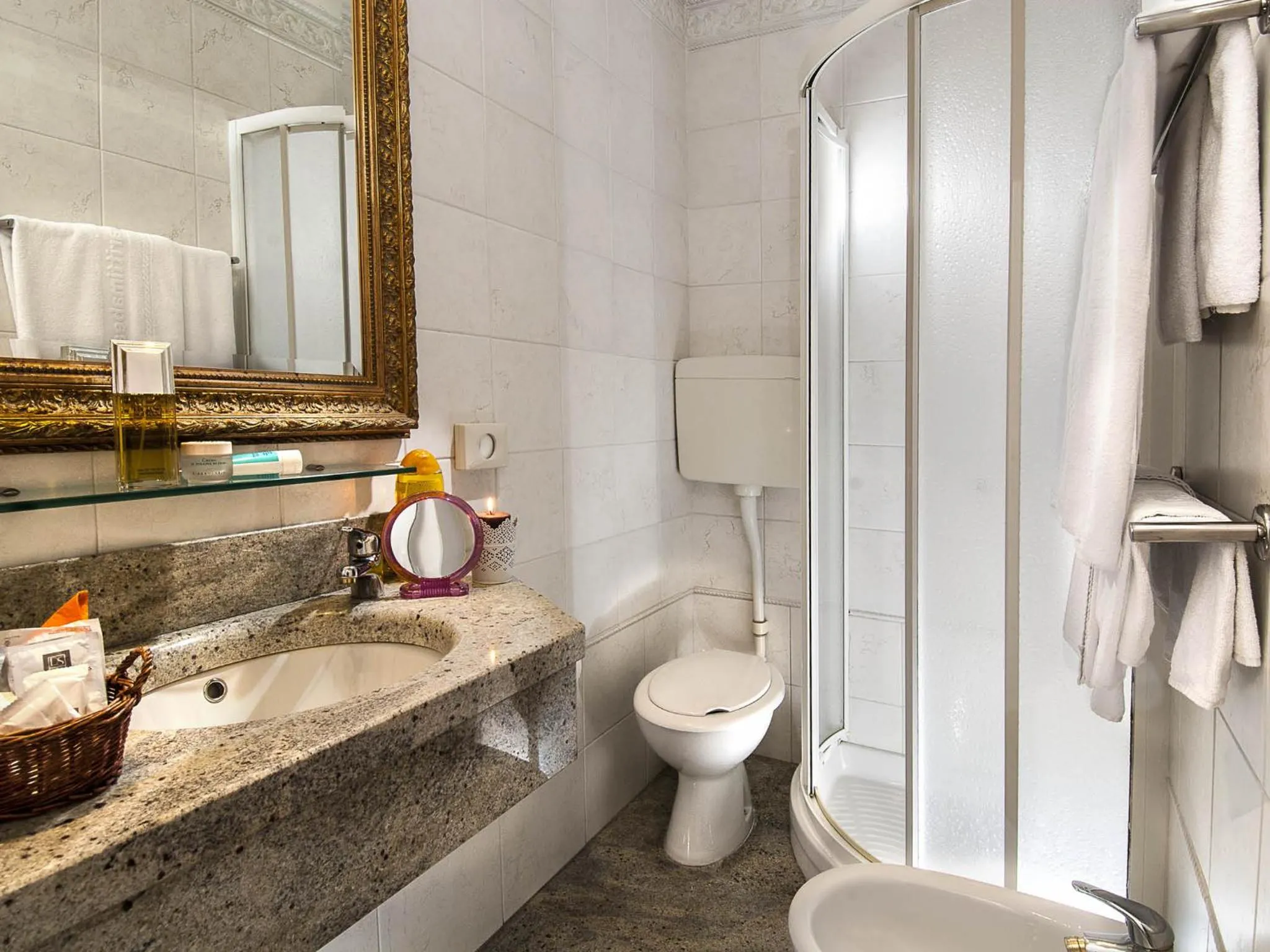 Bathroom in Hotel Dea