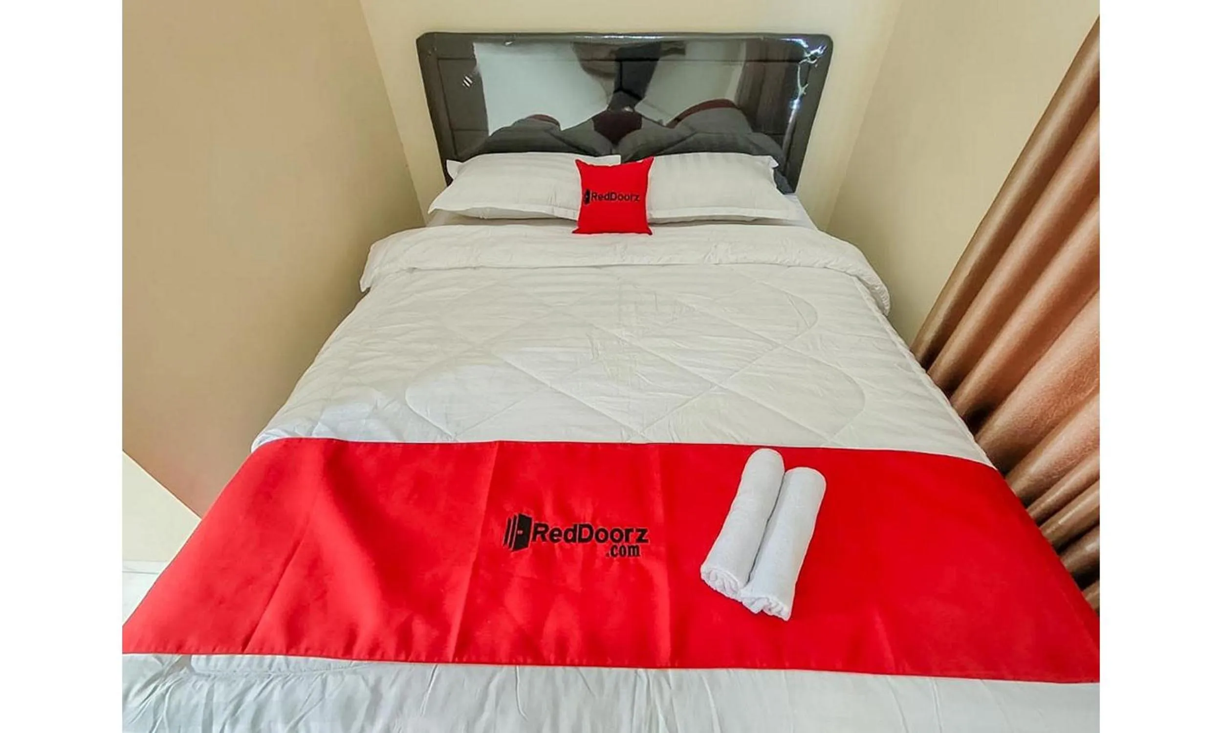 Bed in RedDoorz near BNS Batu