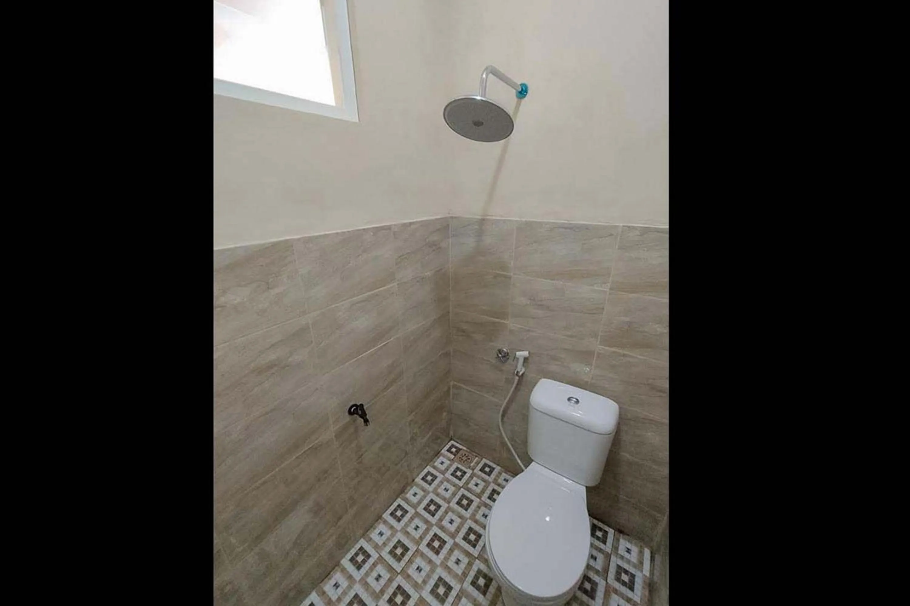 Bathroom in RedDoorz near BNS Batu