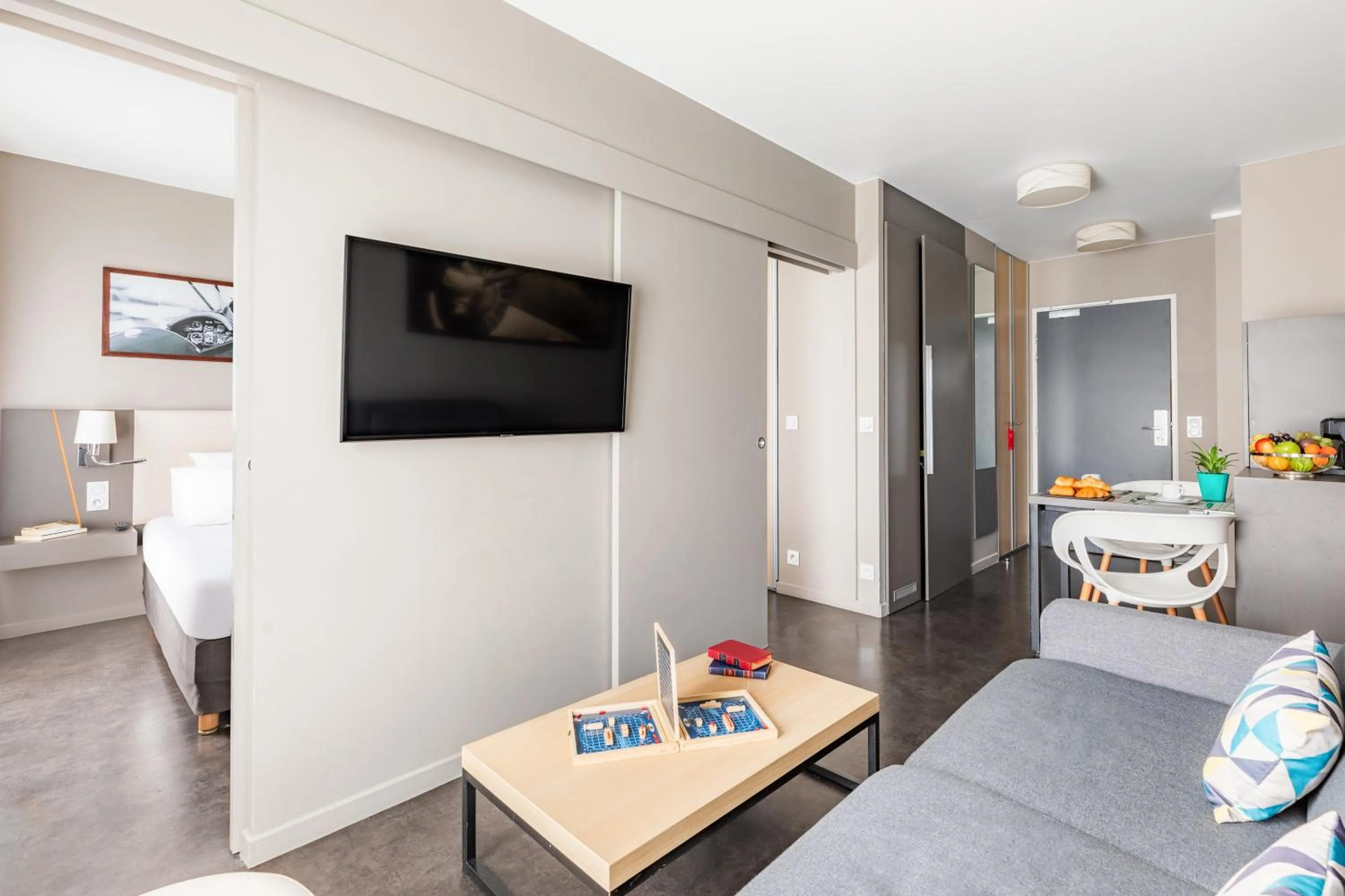 TV and multimedia, Bed in Appart’City Confort Le Bourget - Aéroport