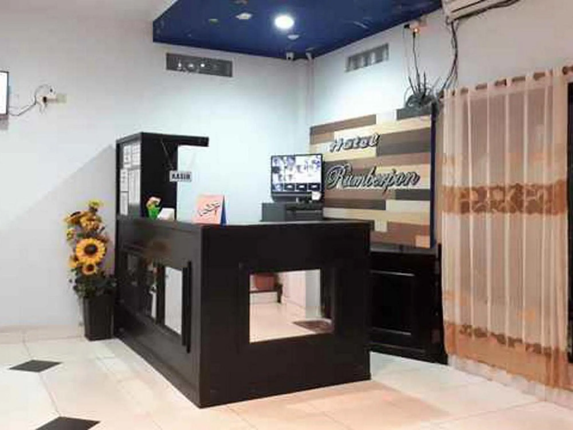 RedDoorz at Hotel Rumberpon Sorong