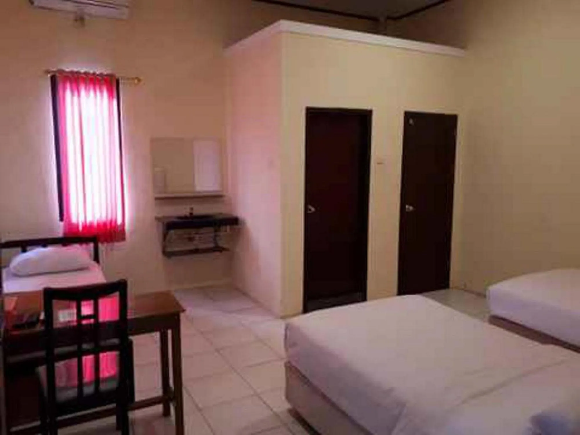 Bed in RedDoorz at Hotel Rumberpon Sorong