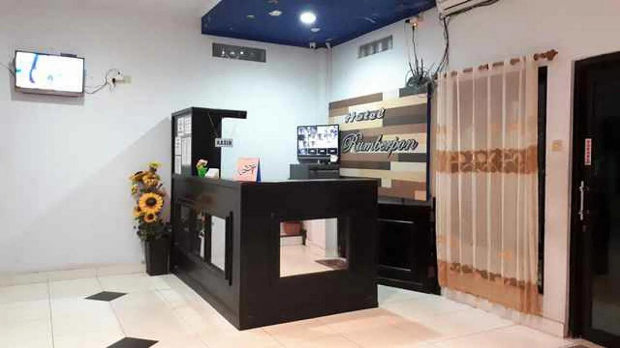 RedDoorz at Hotel Rumberpon Sorong