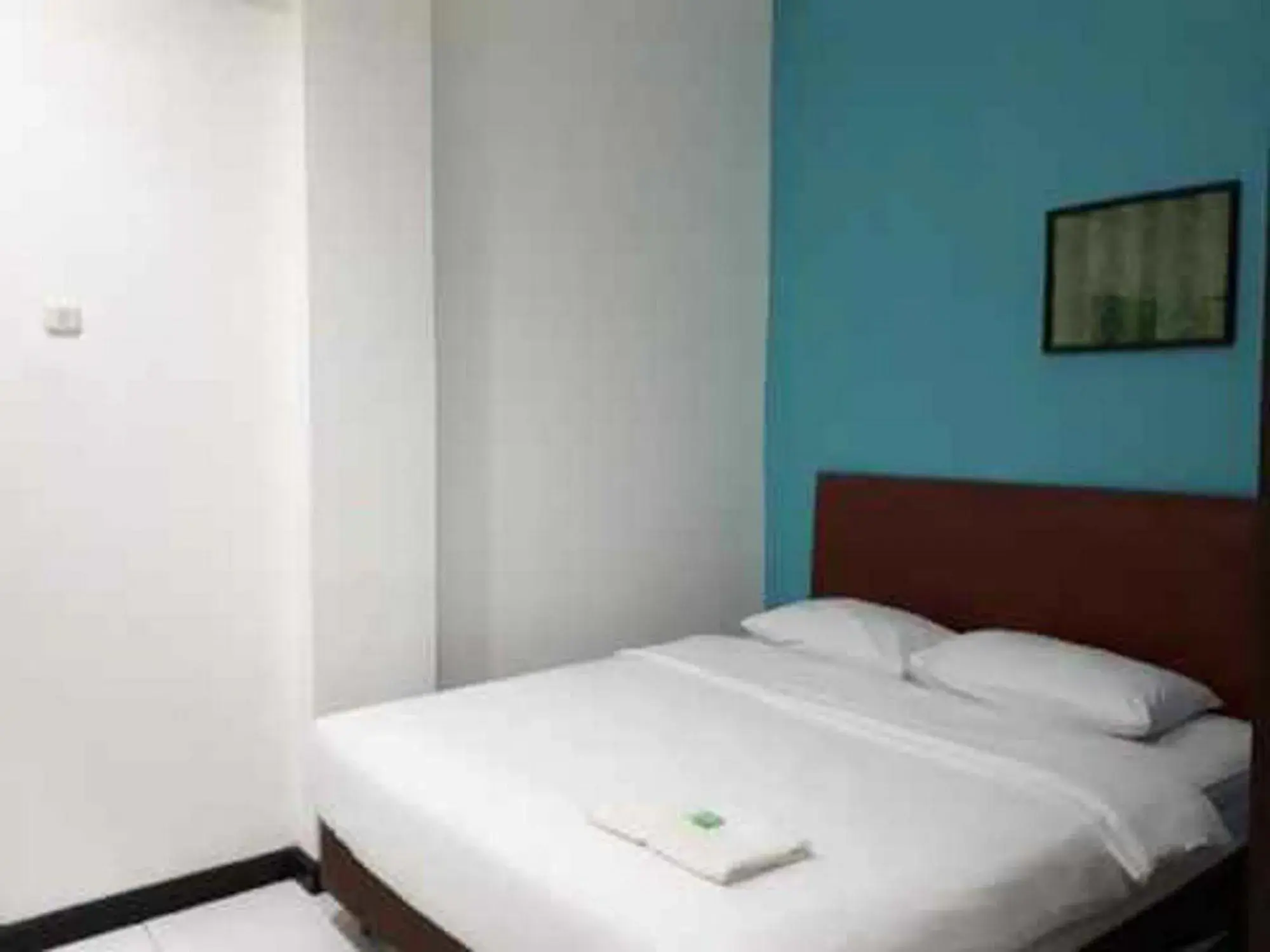 Standard Double Room in RedDoorz at Hotel Rumberpon Sorong Standard Double Room in RedDoorz at Hotel Rumberpon Sorong