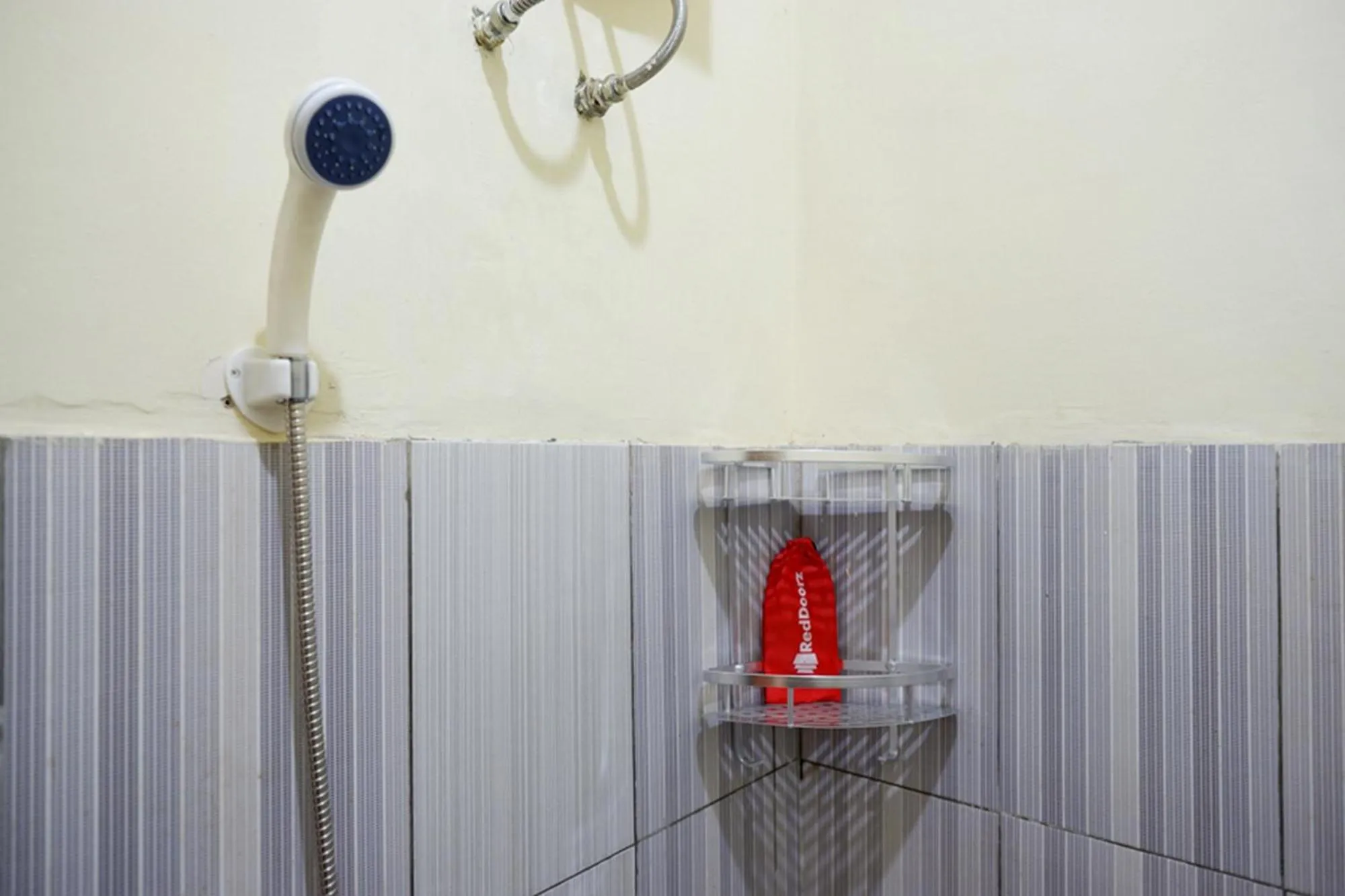 RedDoorz Syariah near Alun Alun Pacitan 2