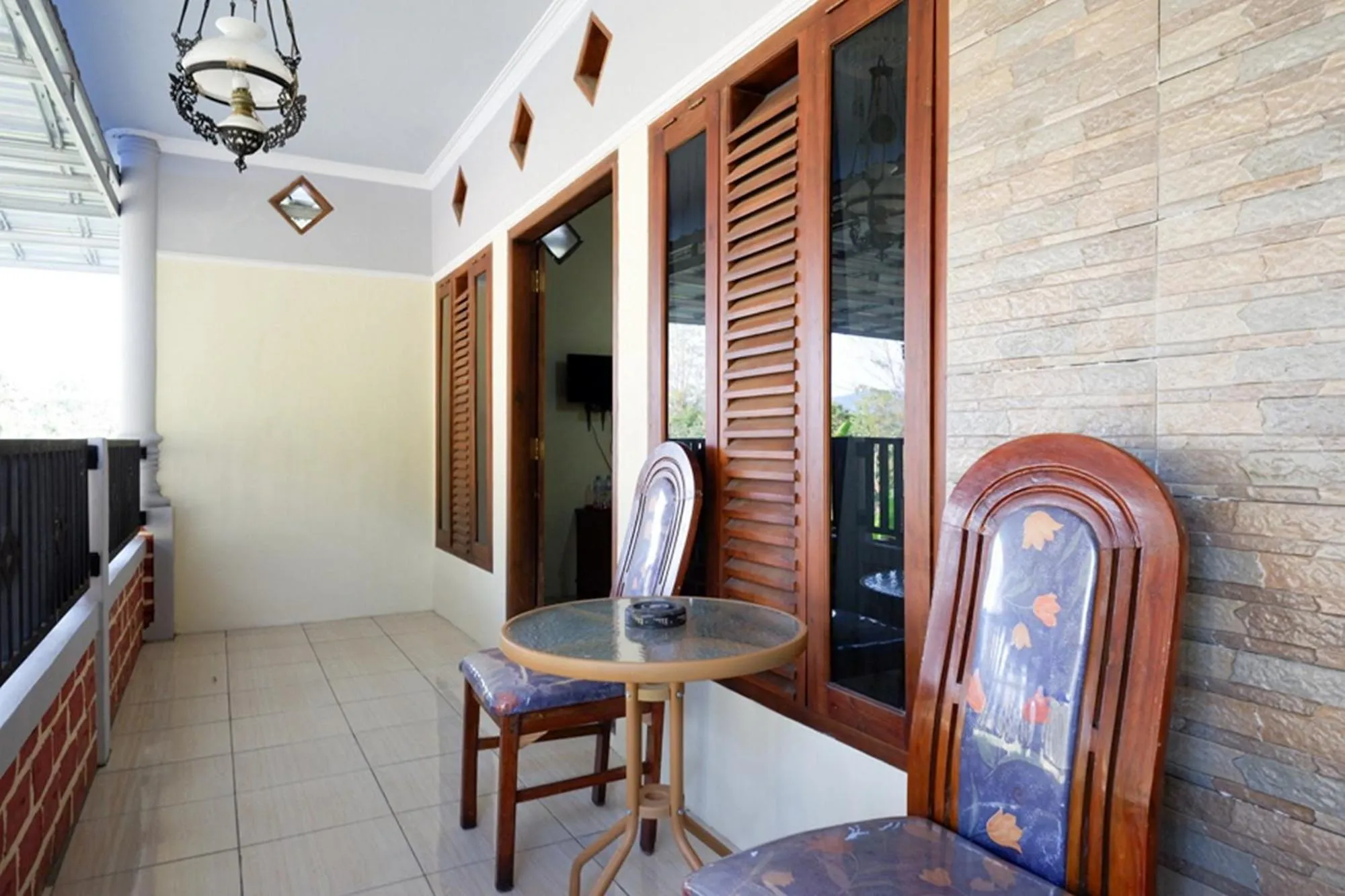 RedDoorz Syariah near Alun Alun Pacitan 2