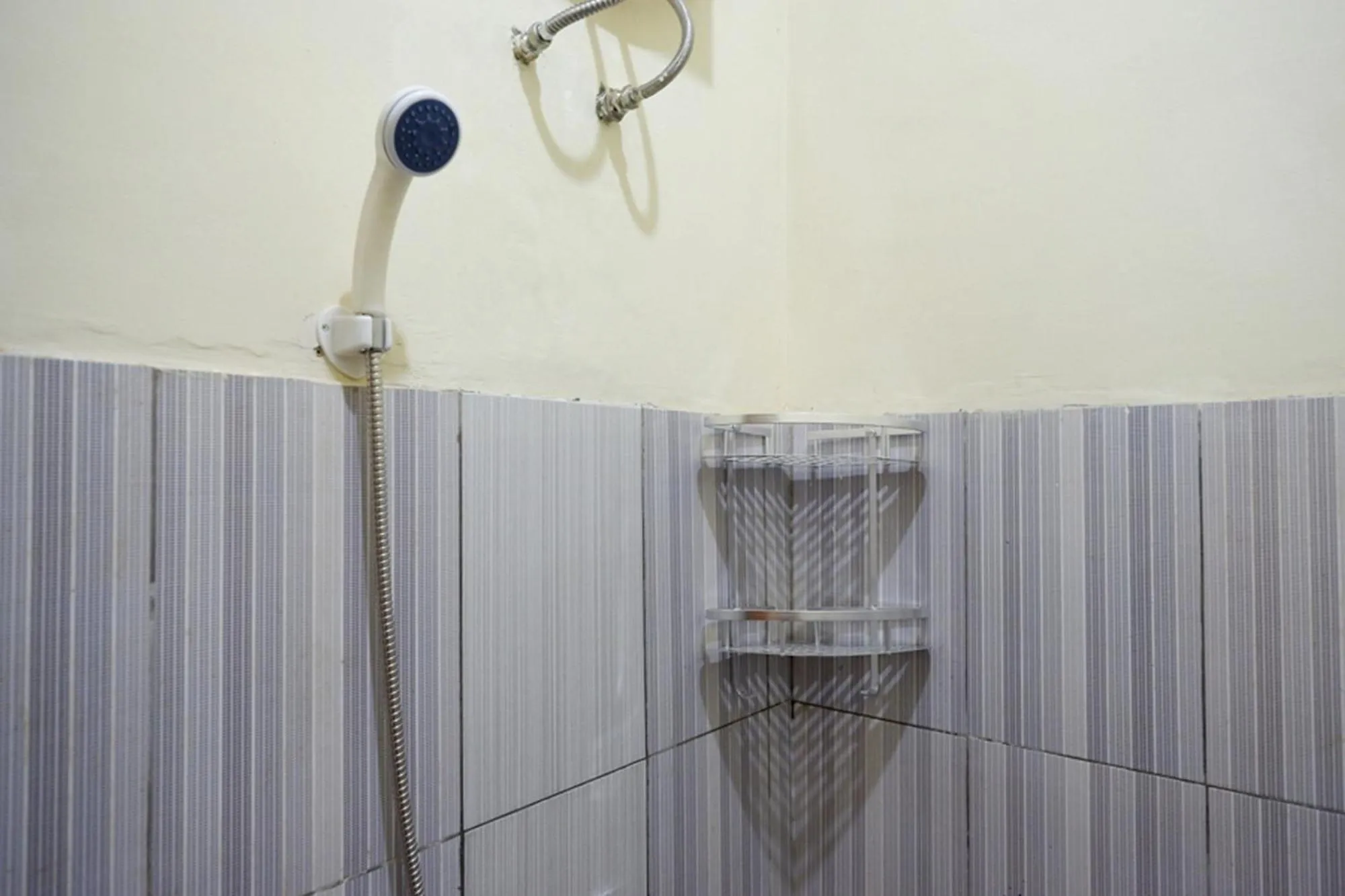 Bathroom in RedDoorz Syariah near Alun Alun Pacitan 2