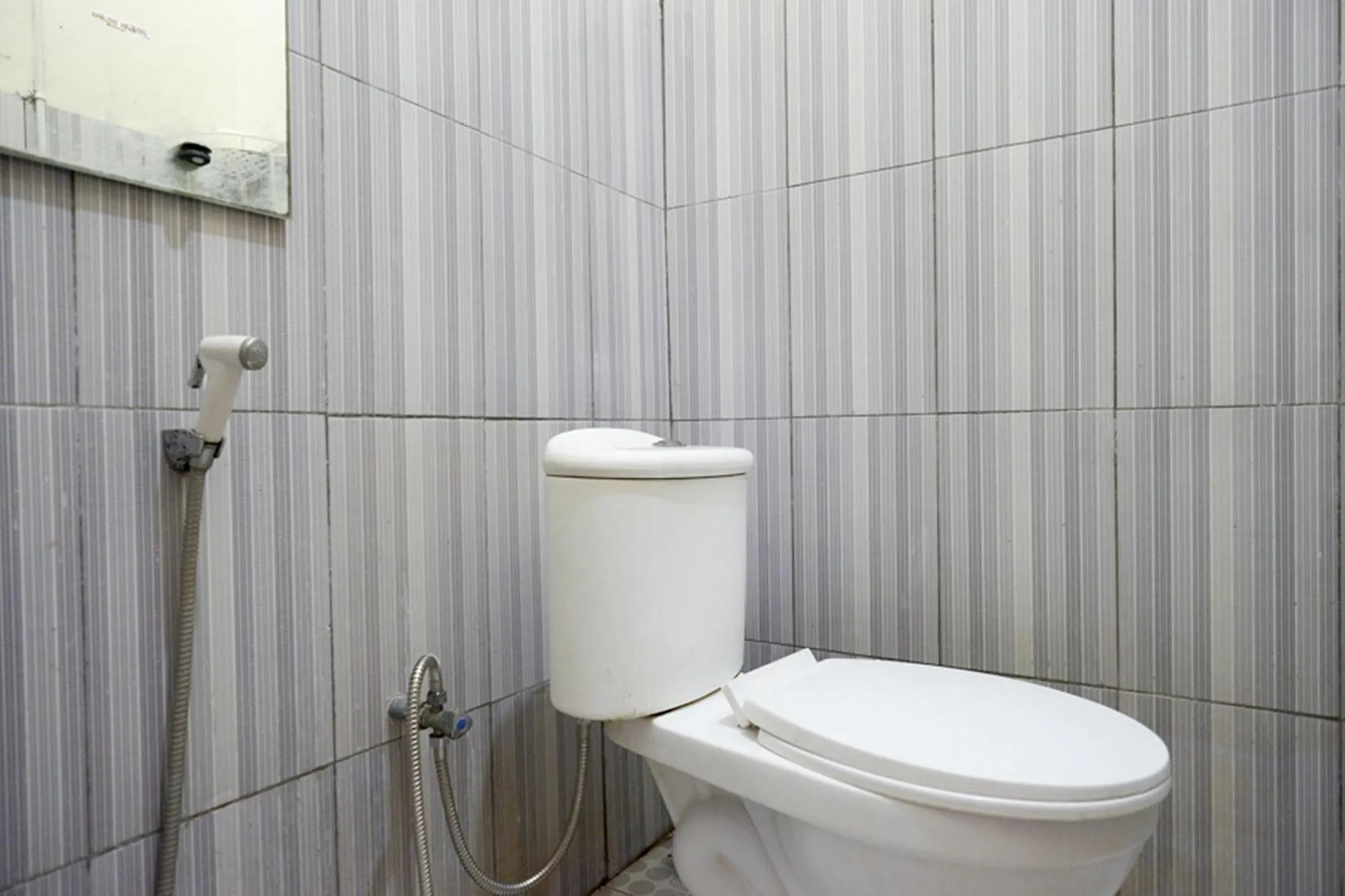 RedDoorz Syariah near Alun Alun Pacitan 2