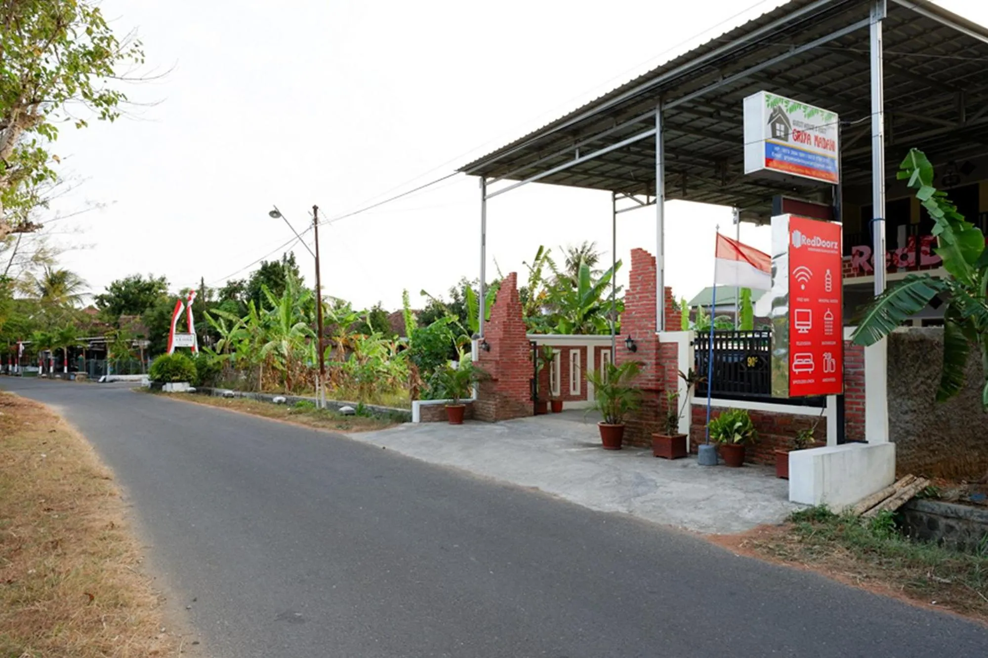 RedDoorz Syariah near Alun Alun Pacitan 2