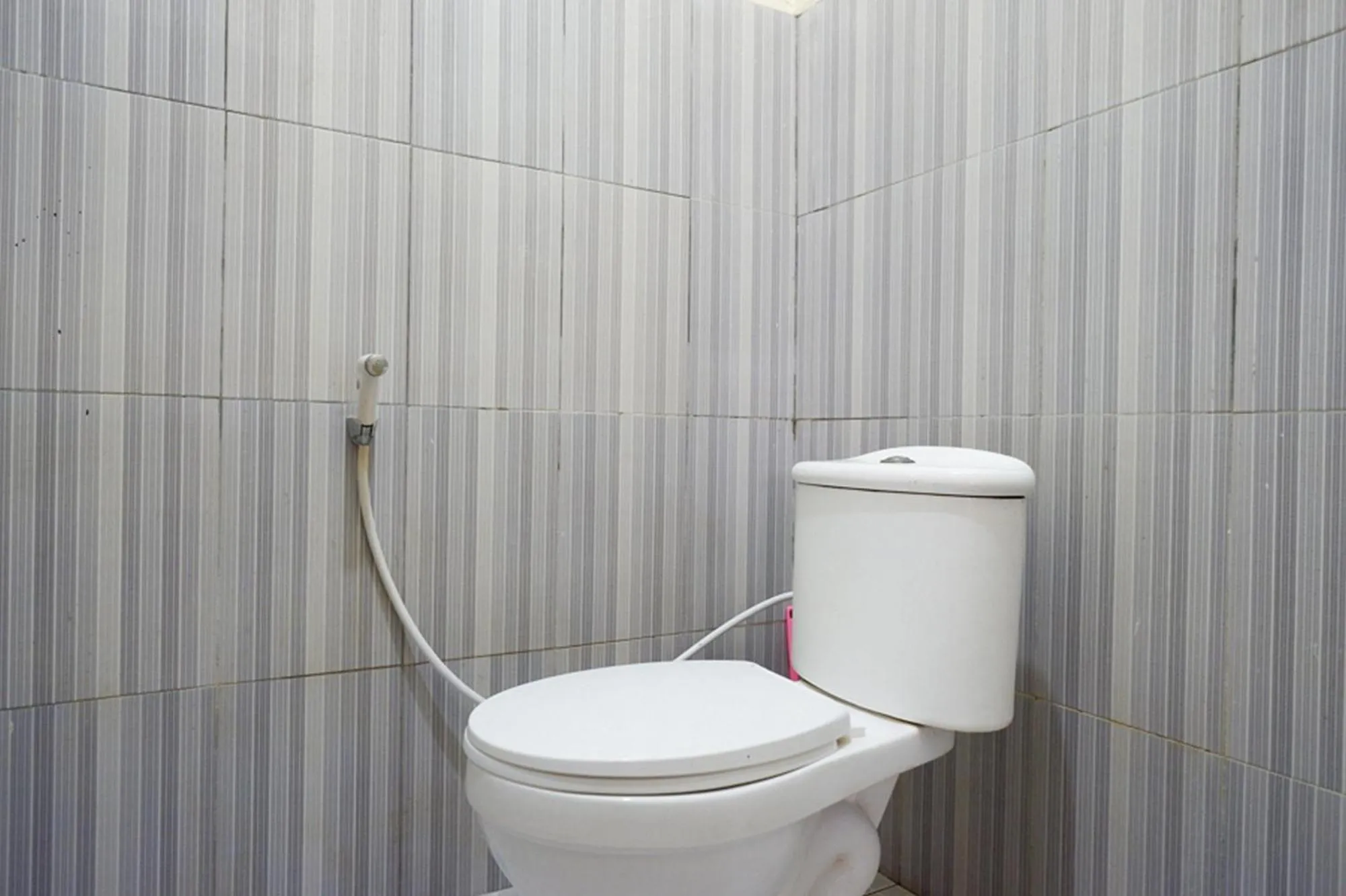 RedDoorz Syariah near Alun Alun Pacitan 2