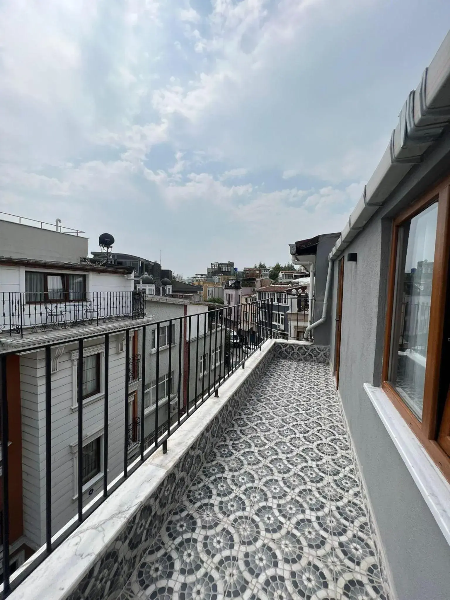 Junior Suite with Balcony in Lynda Hotel Junior Suite with Balcony in Lynda Hotel