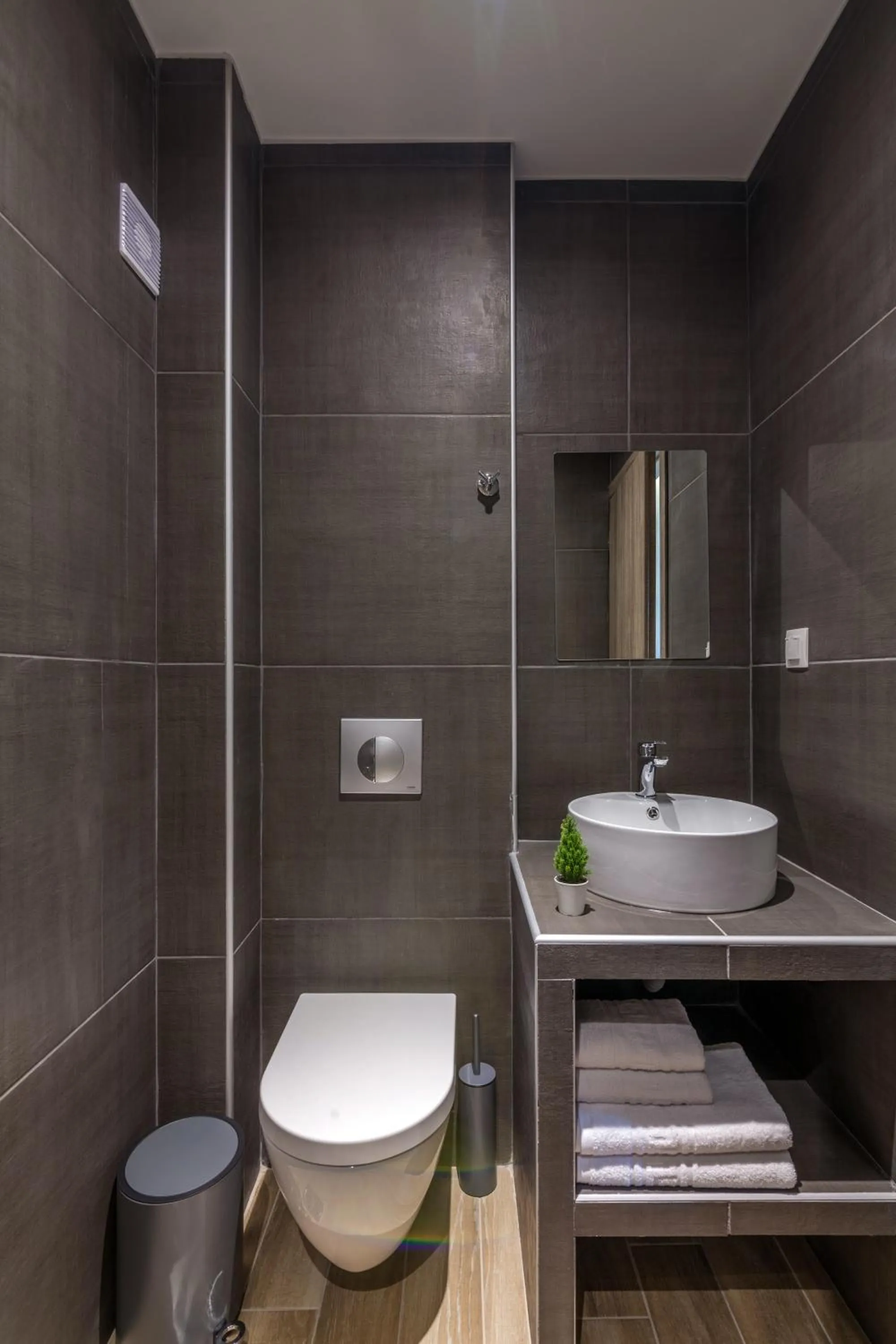 Bathroom in Raise Kornarou City Stay