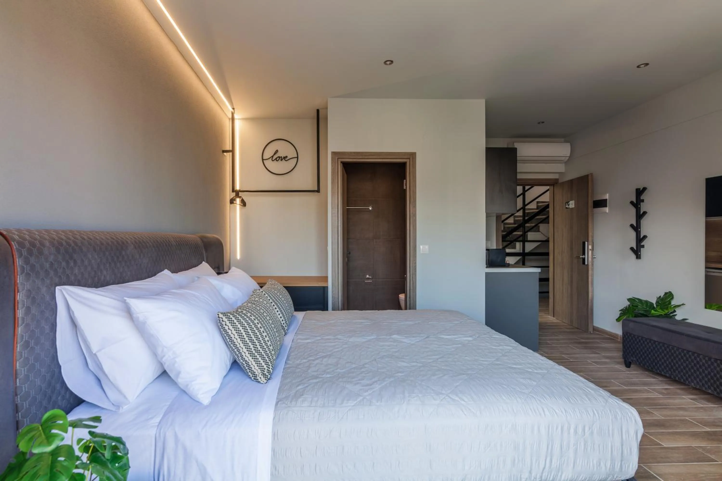 Photo of the whole room, Bed in Raise Kornarou City Stay