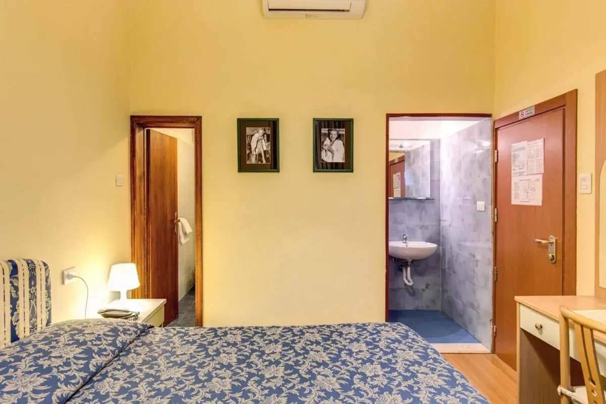 Economy Double Room in Hotel Romagna Economy Double Room in Hotel Romagna