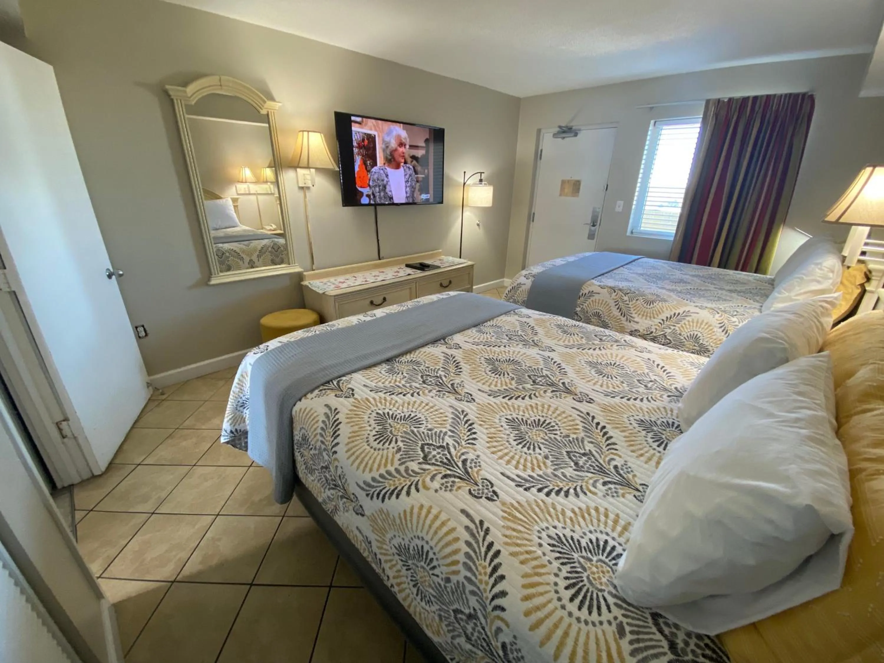 Bedroom, Bed in Camelot By The Sea Ocean Front Condo