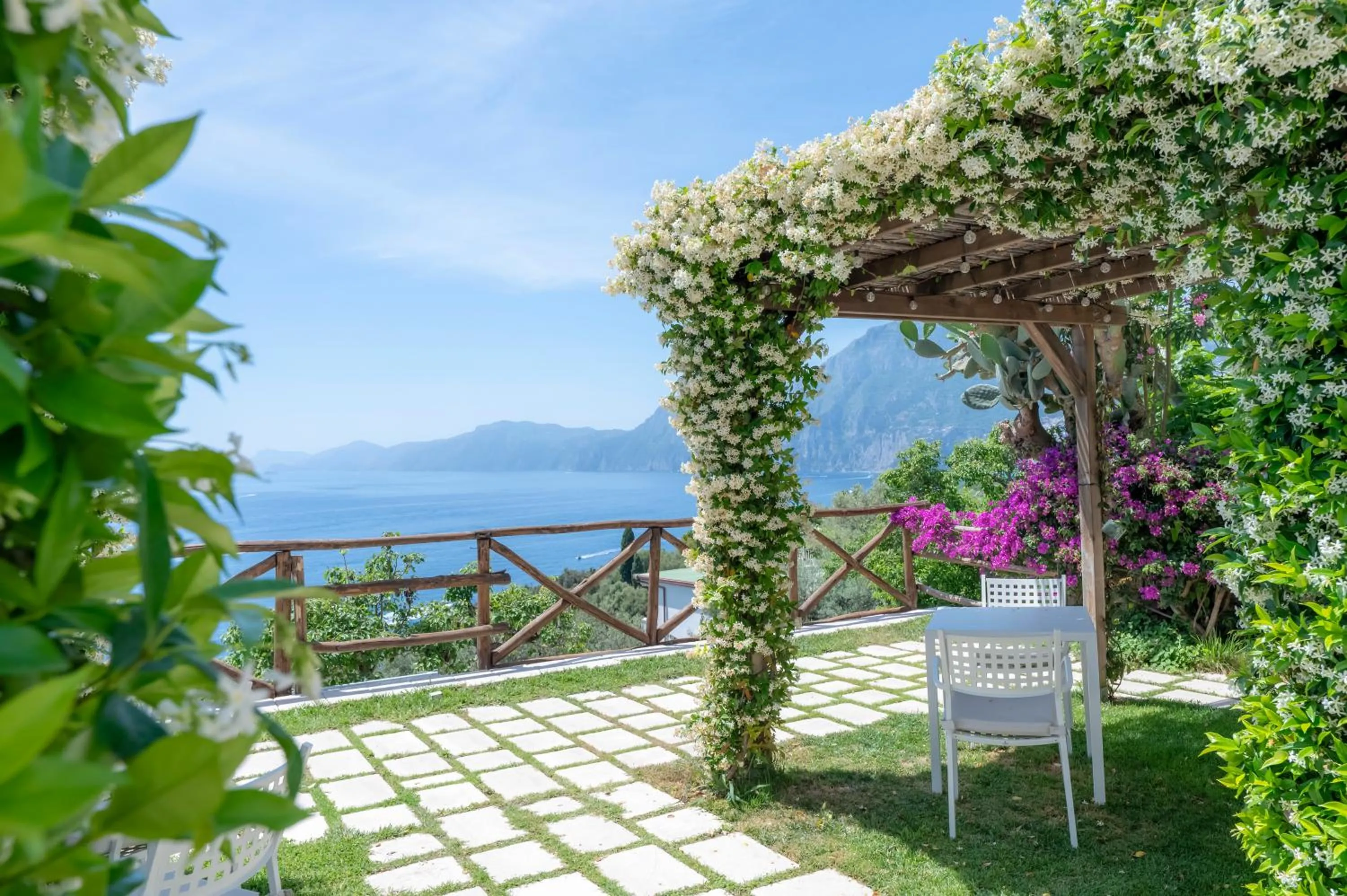 Natural landscape in Hotel Il Pino