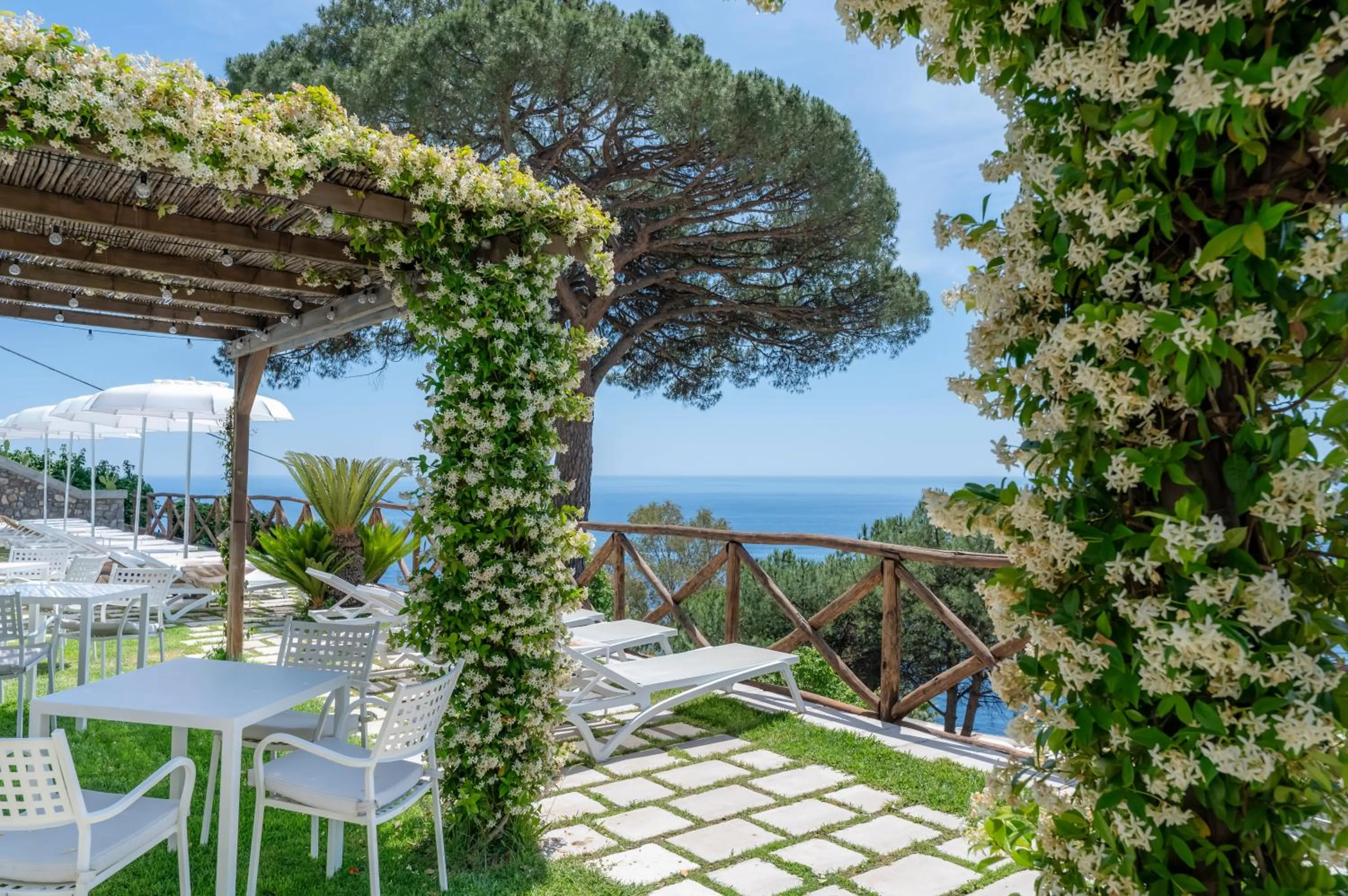 Patio in Hotel Il Pino