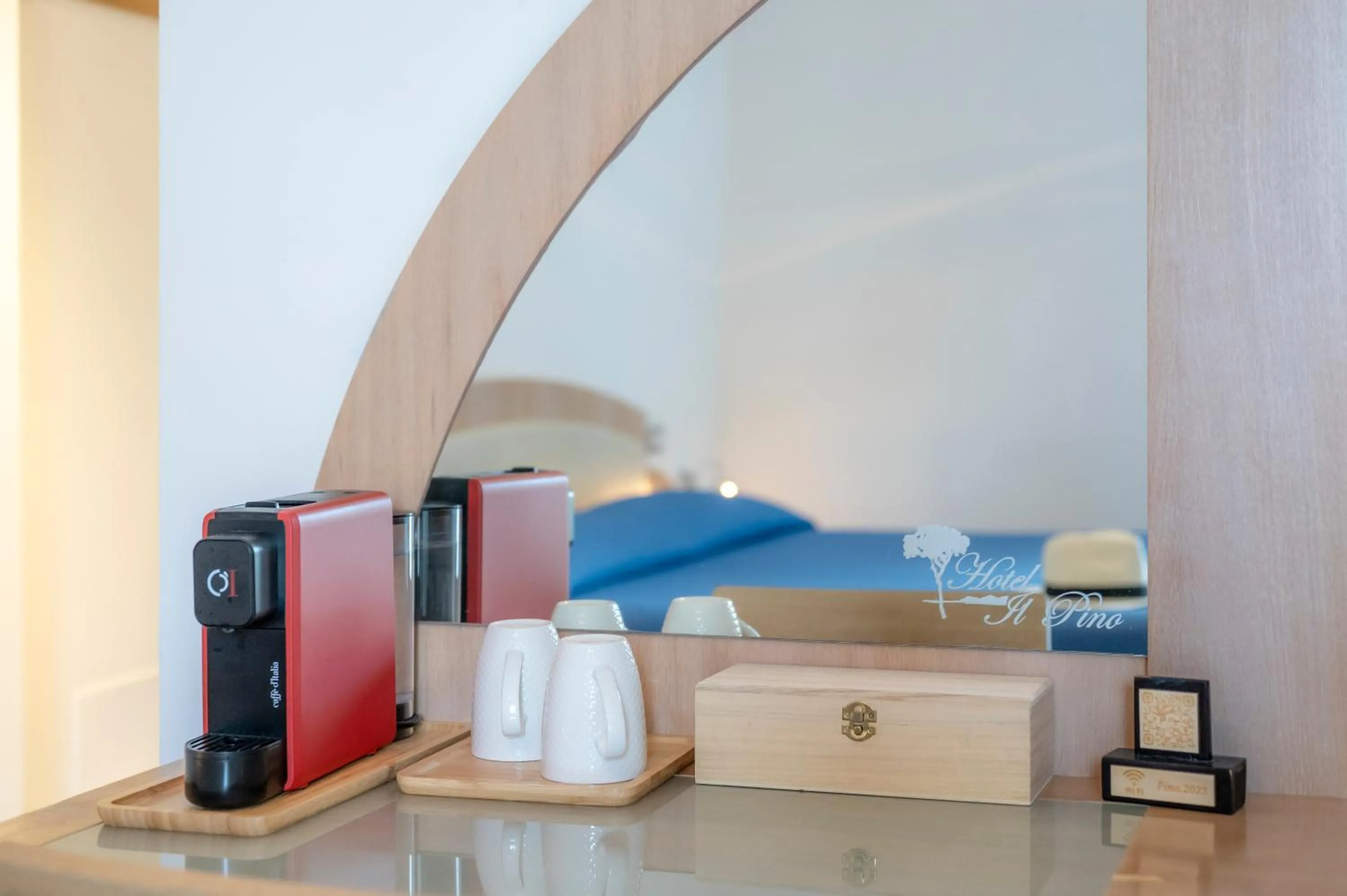 Coffee/tea facilities, Bed in Hotel Il Pino