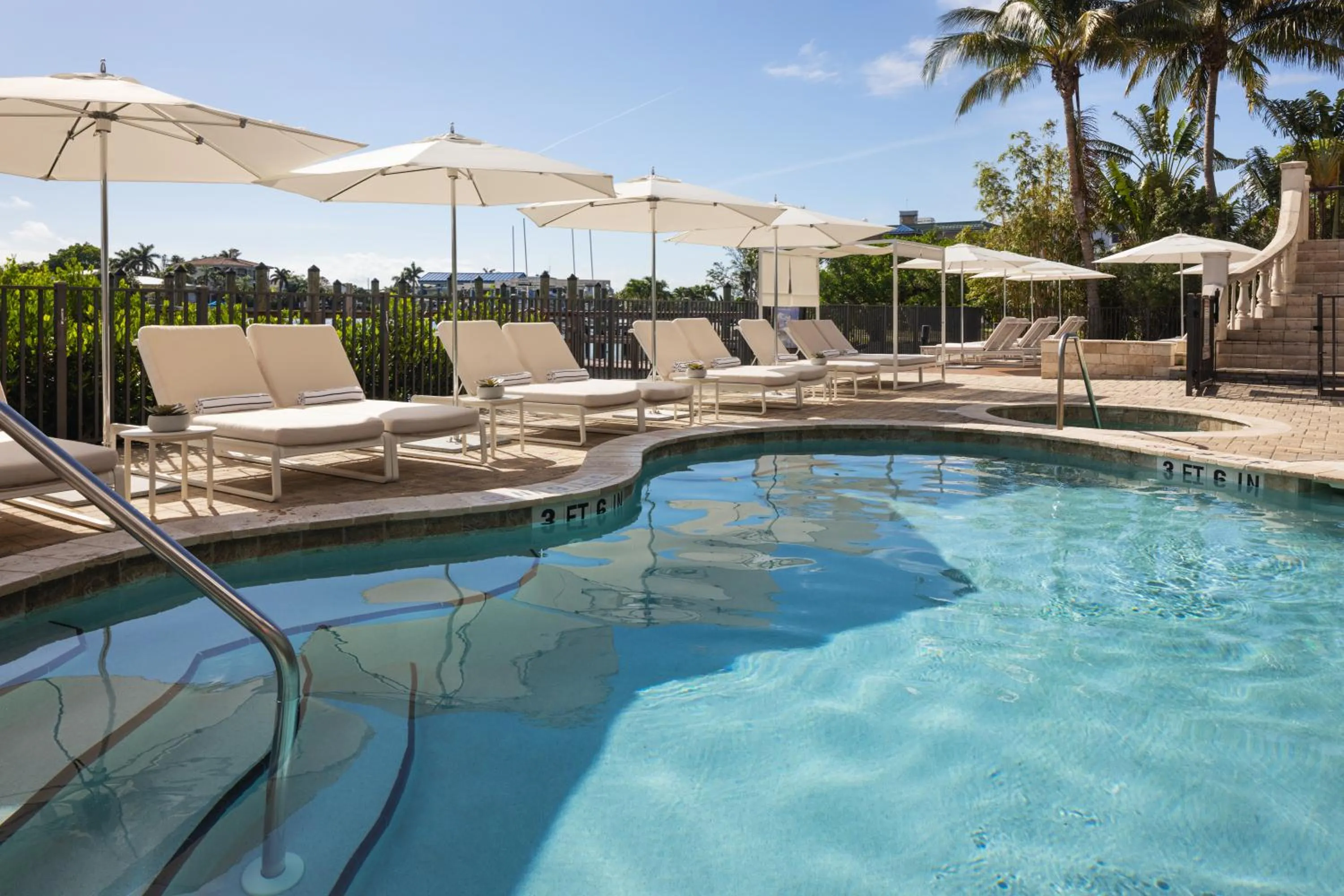 Hot Tub in The Hotel Zamora
