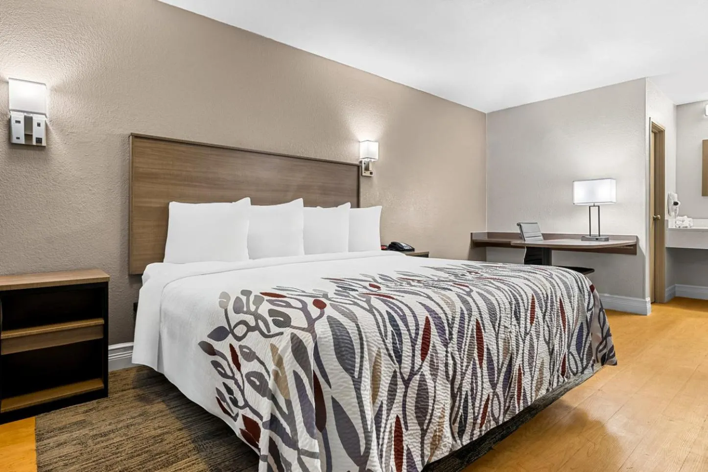 Photo of the whole room, Bed in Red Roof Inn Tampa Fairgrounds - Casino