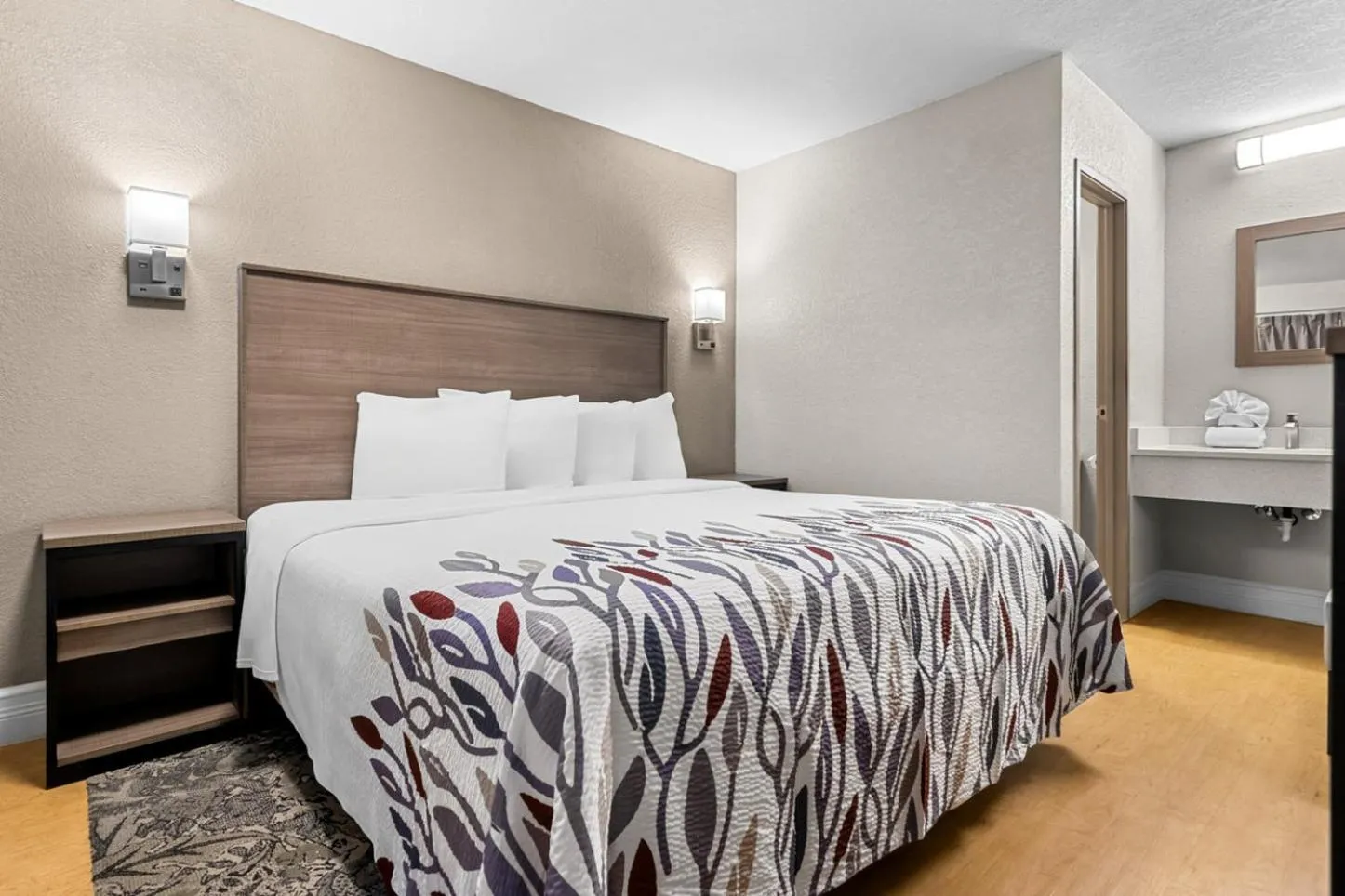 Photo of the whole room, Bed in Red Roof Inn Tampa Fairgrounds - Casino