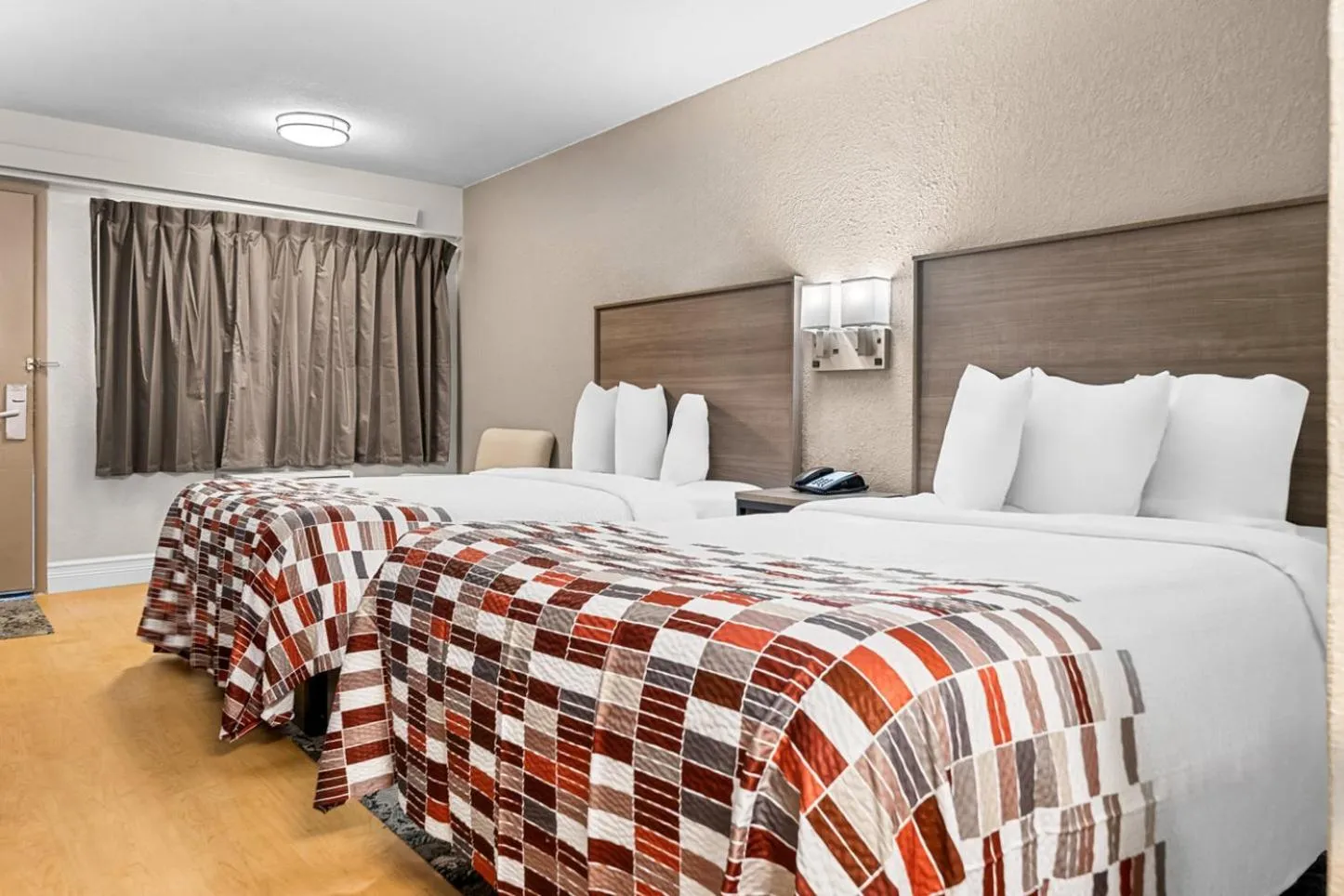 Photo of the whole room, Bed in Red Roof Inn Tampa Fairgrounds - Casino