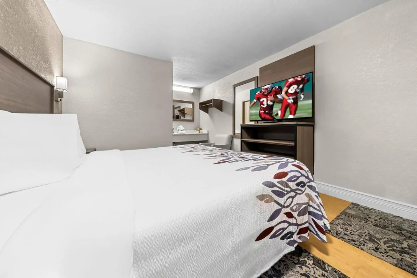 Photo of the whole room, Bed in Red Roof Inn Tampa Fairgrounds - Casino