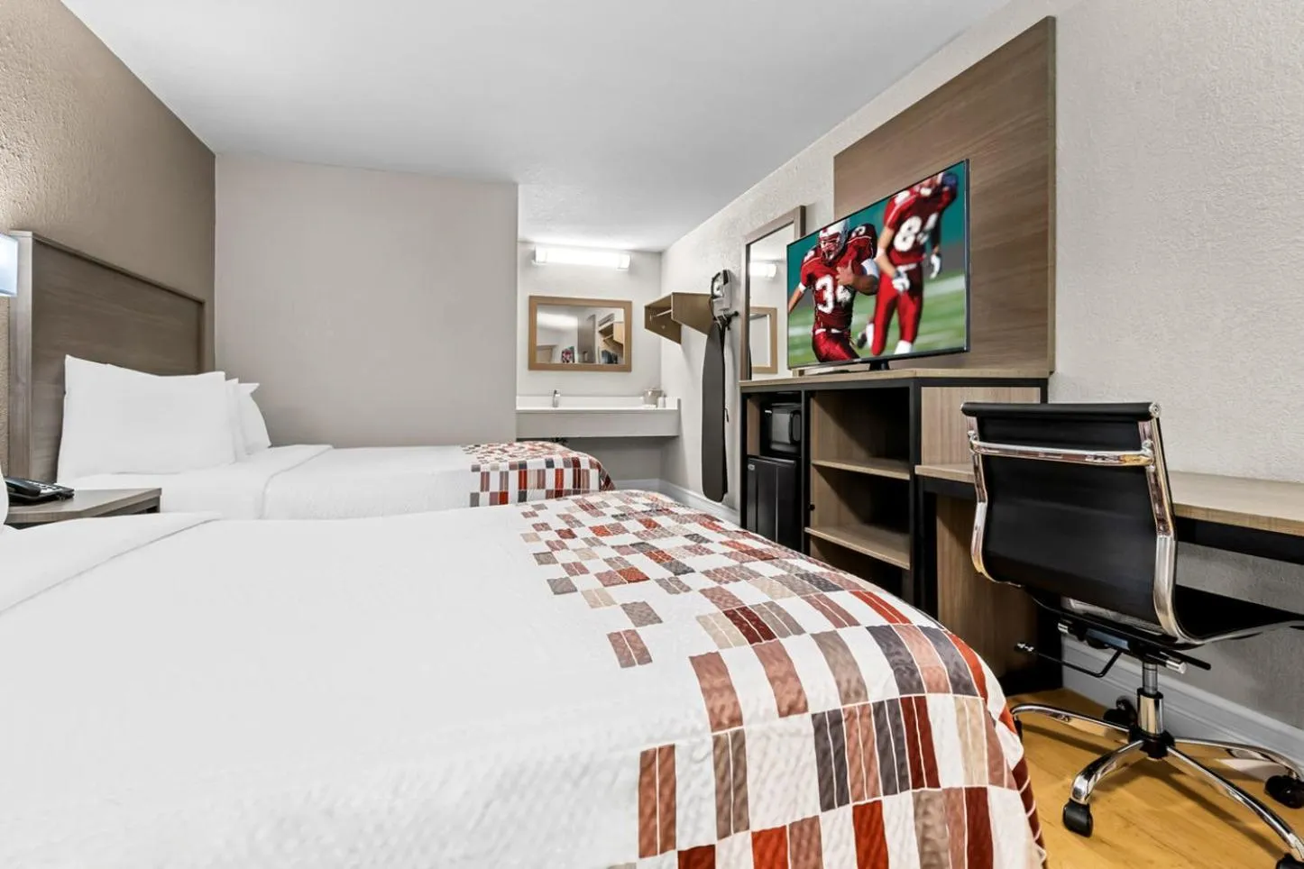 Photo of the whole room, Bed in Red Roof Inn Tampa Fairgrounds - Casino