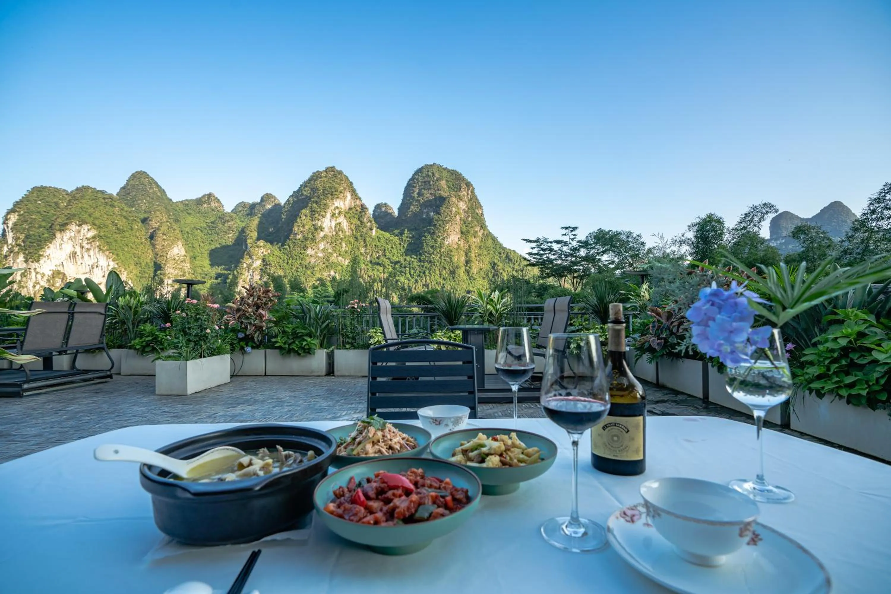 Dinner in Yangshuo Xingping Shanshuiyao Resort - Free Train Station Pick Up -Stay 3 days promotion