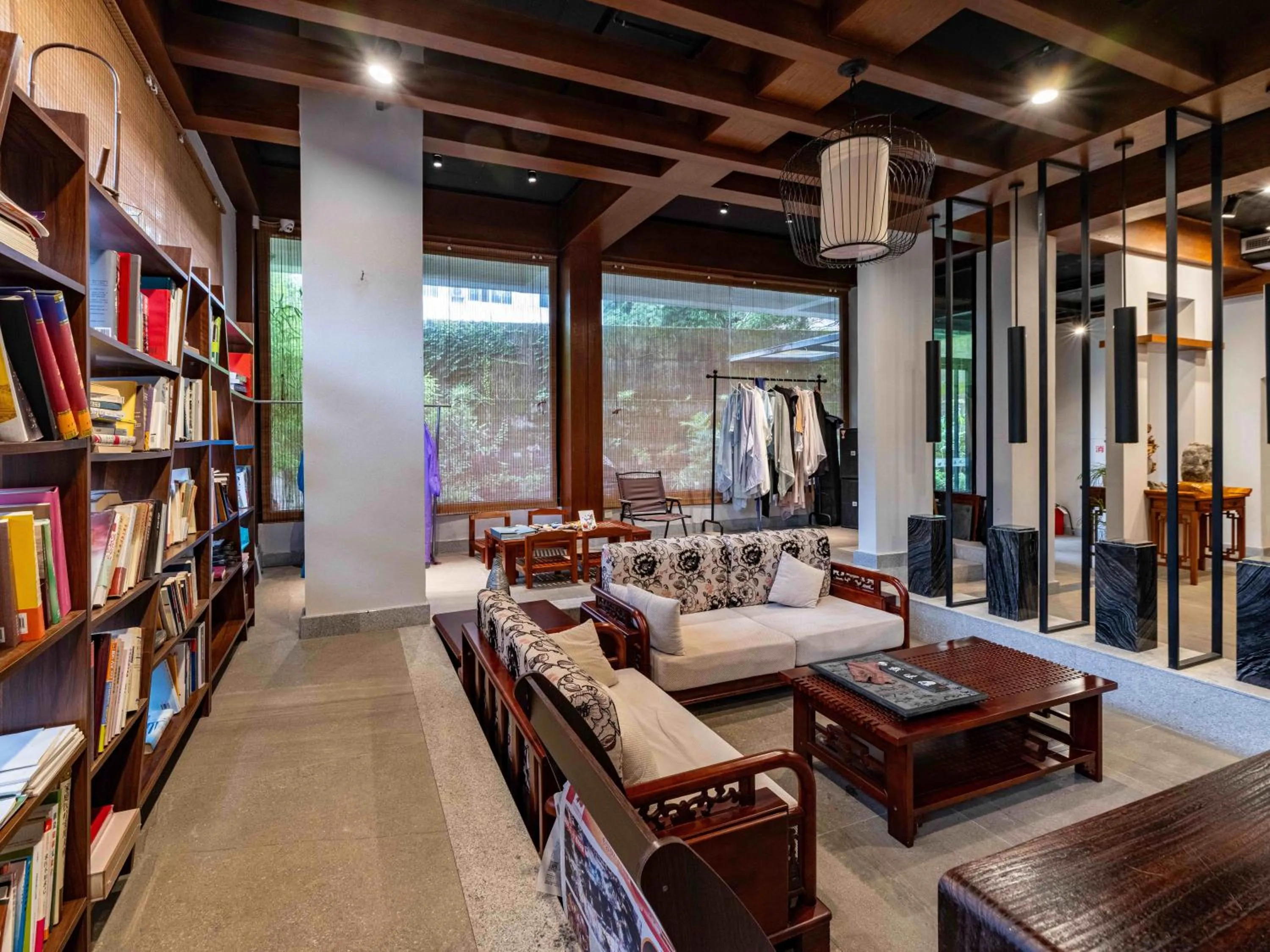 Lobby or reception in Yangshuo Mountain River Ballad Hotel - Free Yangshuo Train Station Pick Up and Drop Off