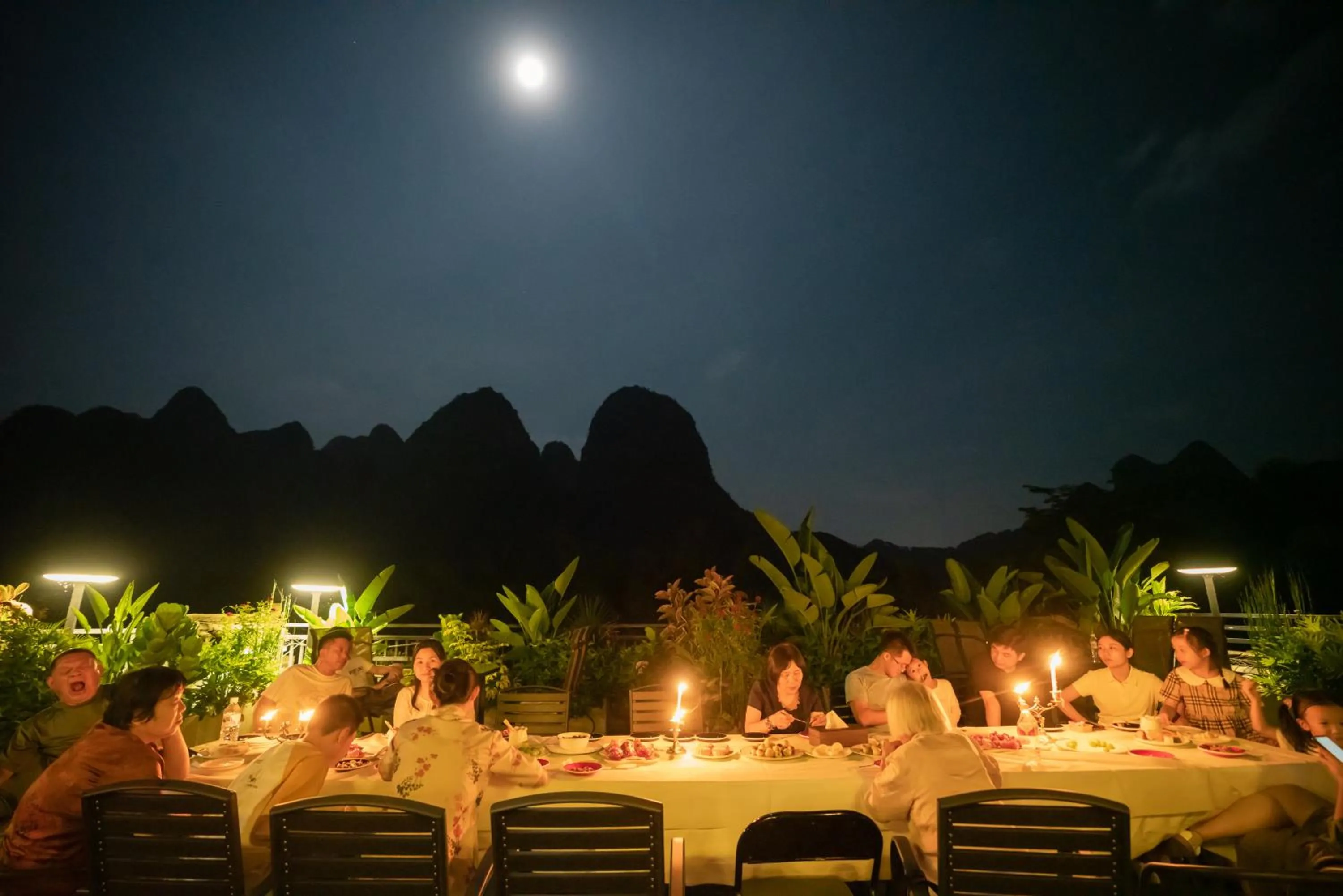 Dinner in Yangshuo Xingping Shanshuiyao Resort - Free Train Station Pick Up -Stay 3 days promotion