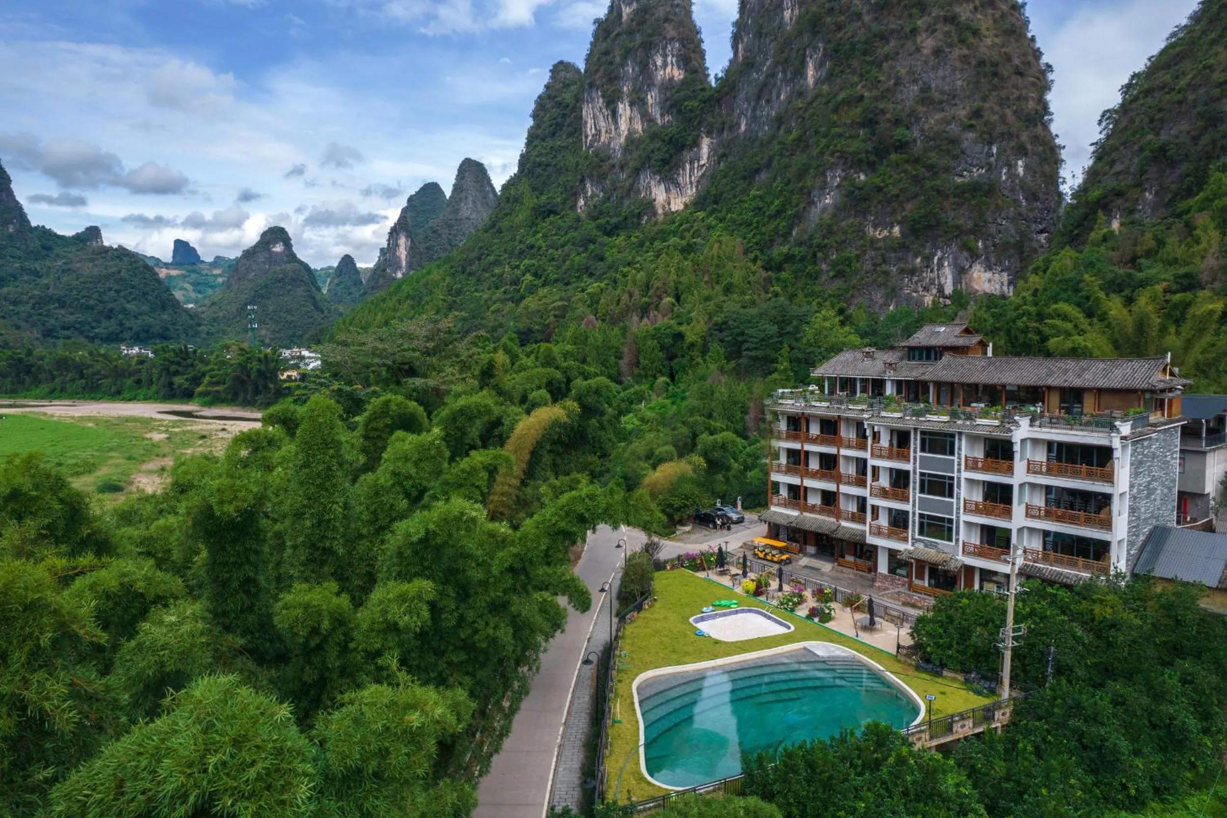 Property building in Yangshuo Xingping Shanshuiyao Resort - Free Train Station Pick Up -Stay 3 days promotion