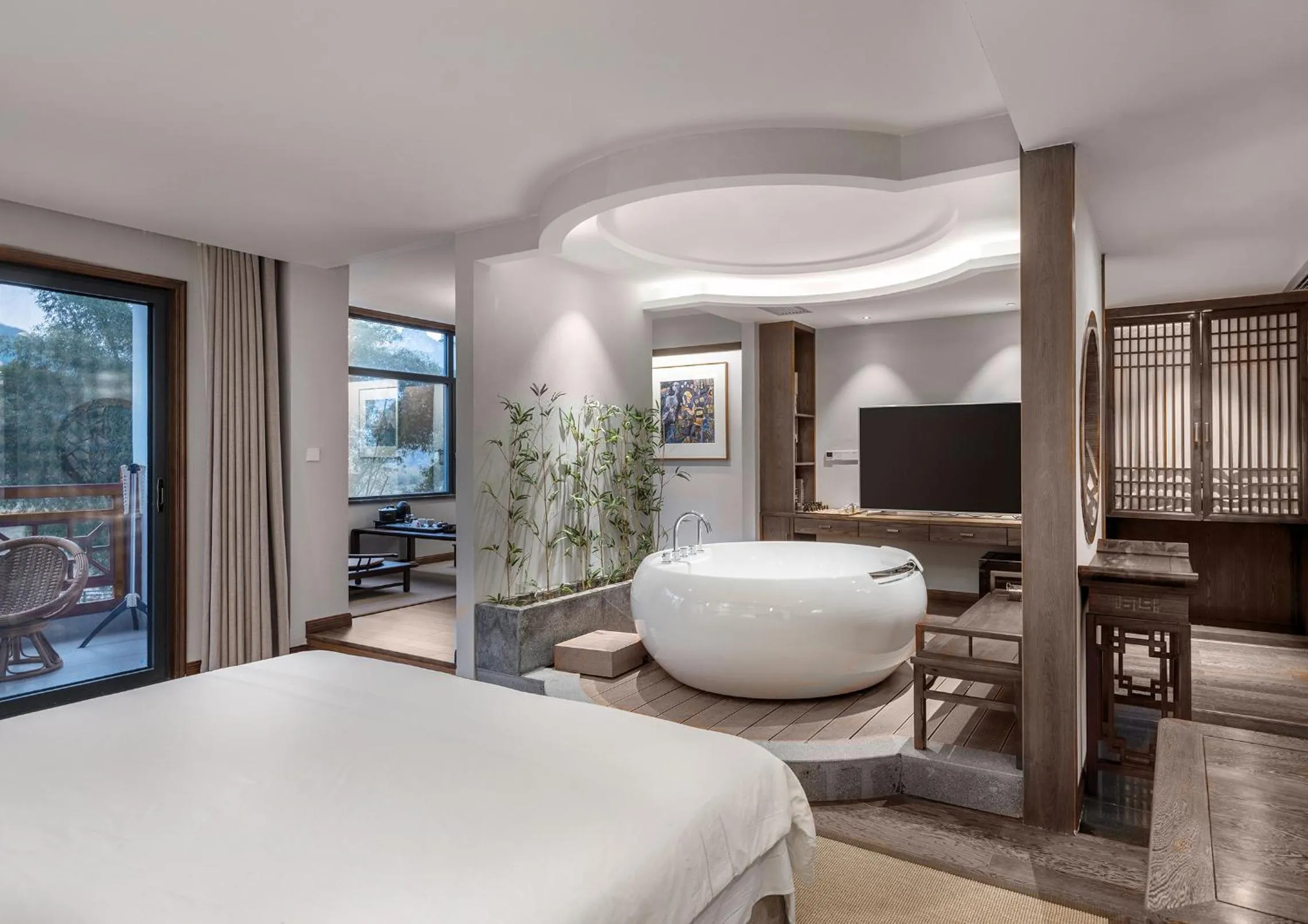 Photo of the whole room, Bed in Yangshuo Xingping Shanshuiyao Resort - Free Train Station Pick Up -Stay 3 days promotion