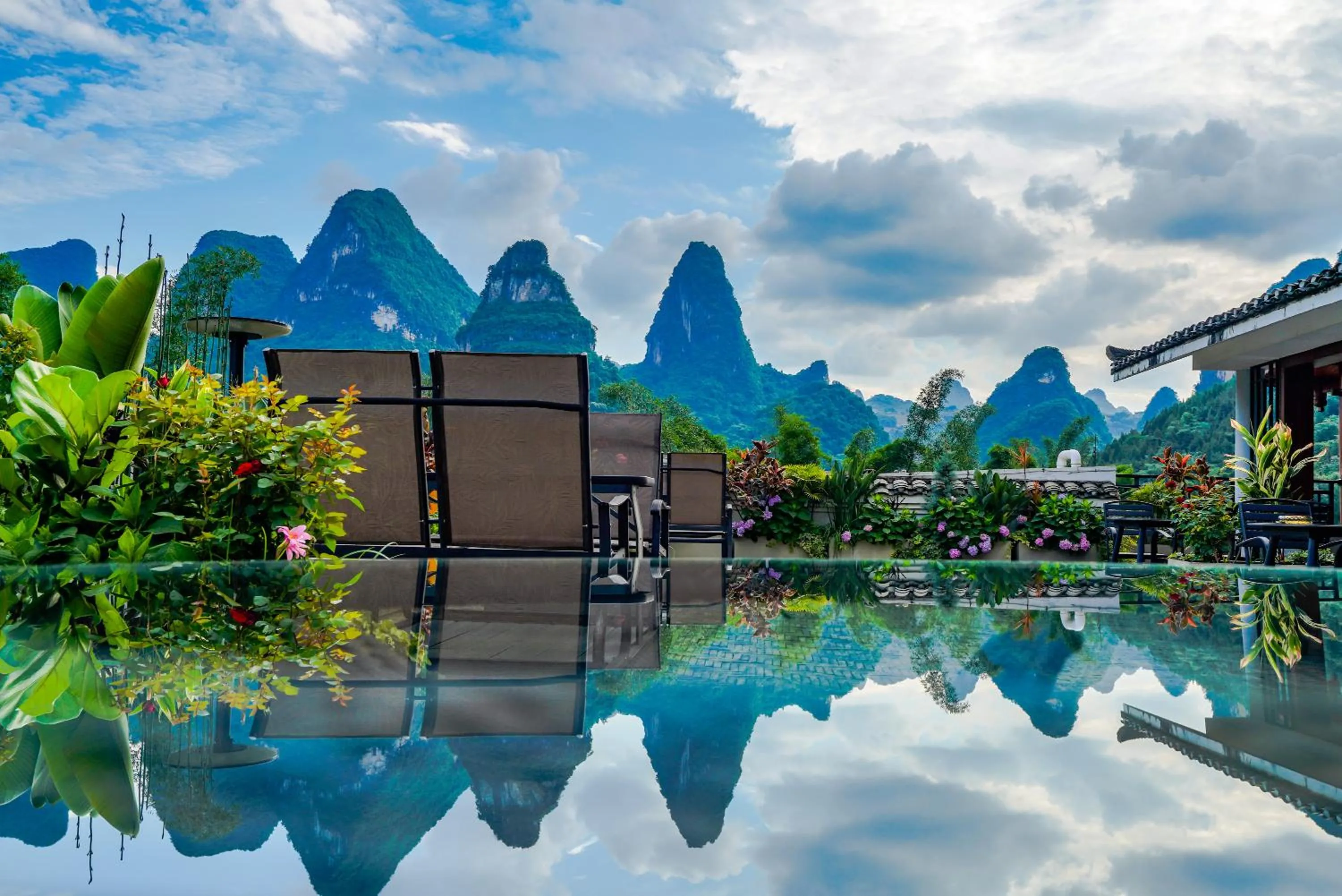 Balcony/Terrace in Yangshuo Xingping Shanshuiyao Resort - Free Train Station Pick Up -Stay 3 days promotion