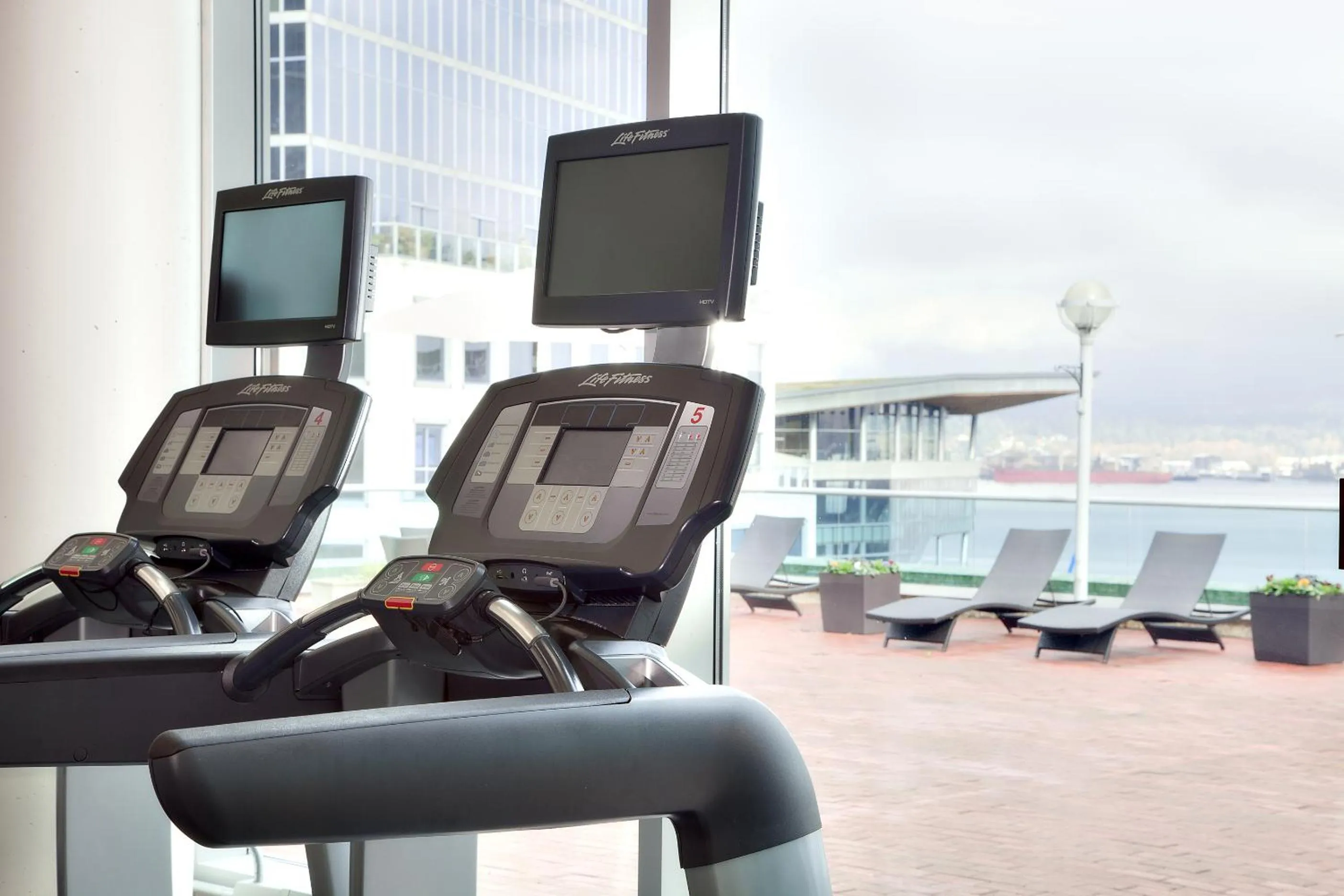 Fitness centre/facilities in Auberge Vancouver Hotel