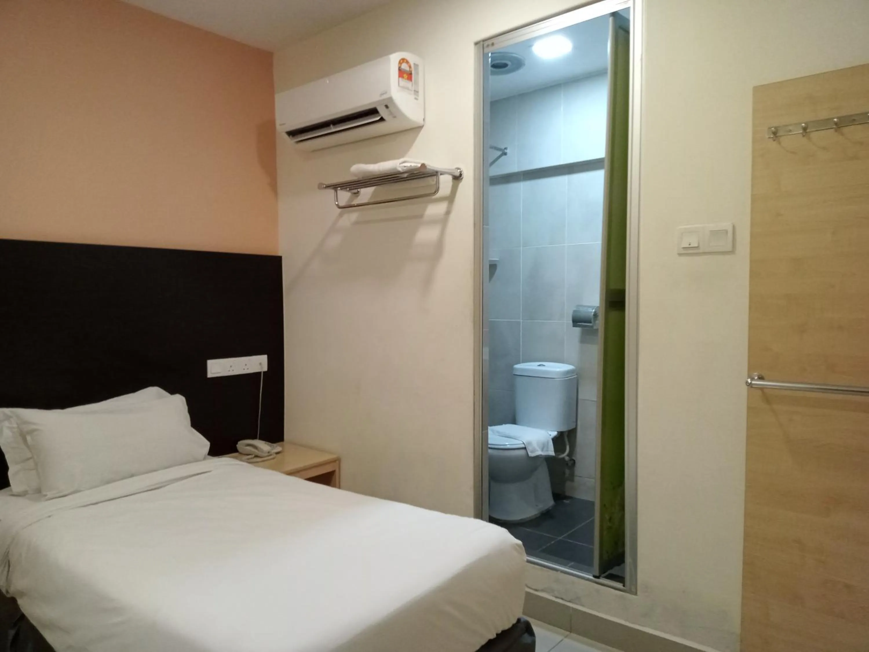 Bed in AVENUE BANGI HOTEL