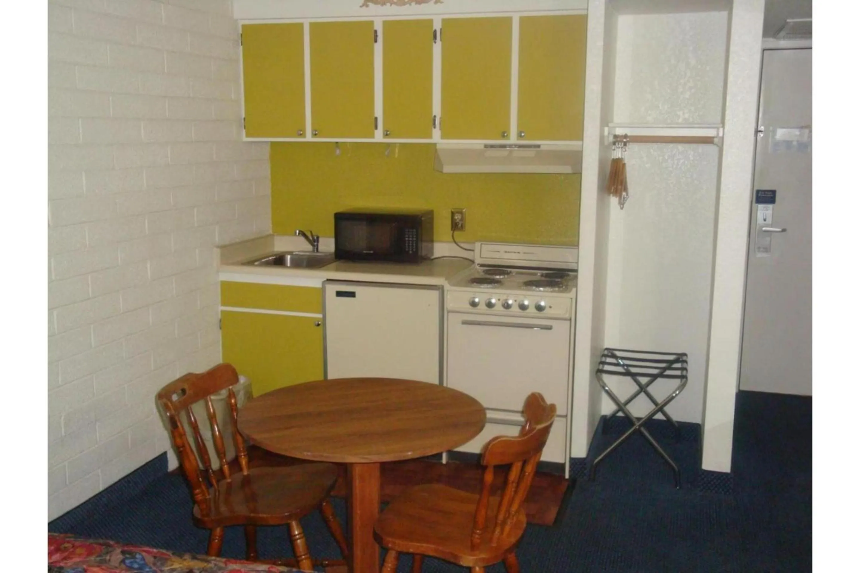 Kitchen or kitchenette in Travelers Inn by Hotel O Lake Havasu City