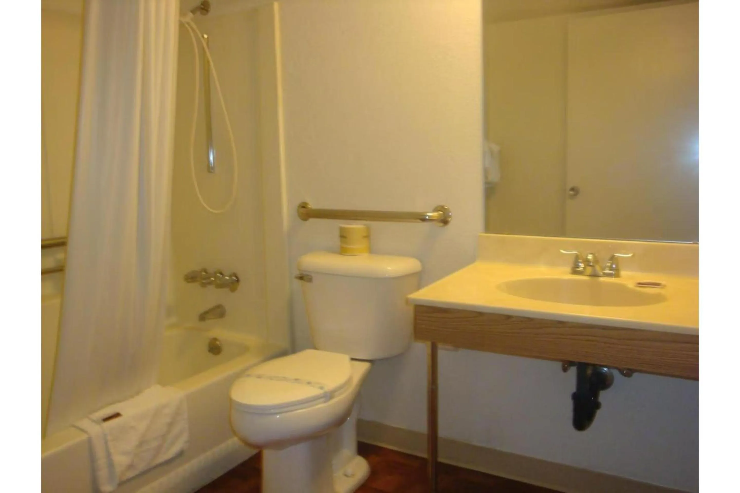 Bathroom in Travelers Inn by Hotel O Lake Havasu City