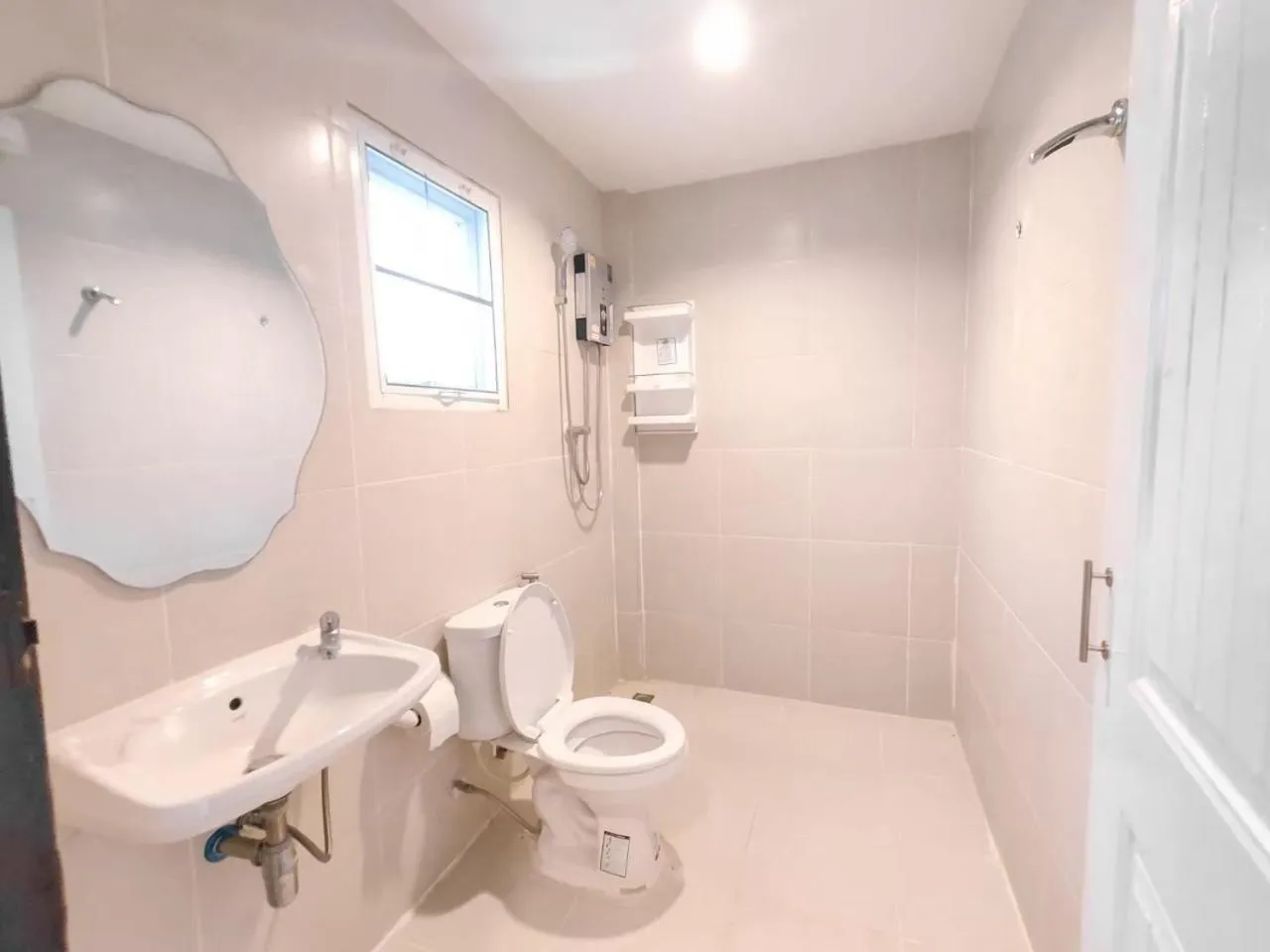 Bathroom in Samet Lucky Resort