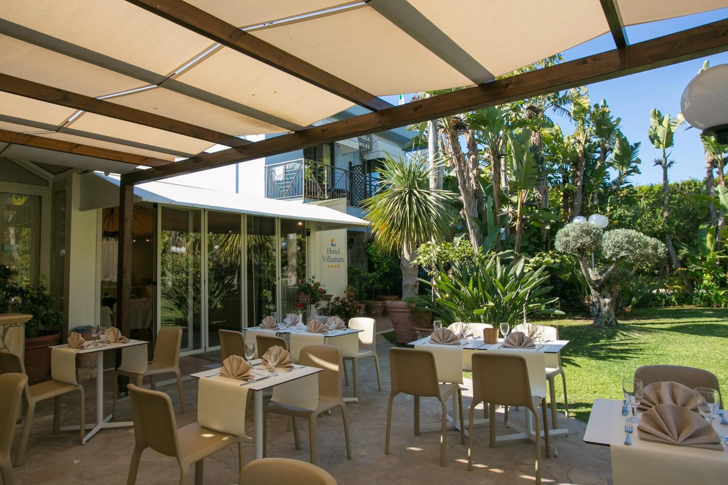 Dining area in Hotel Villamare