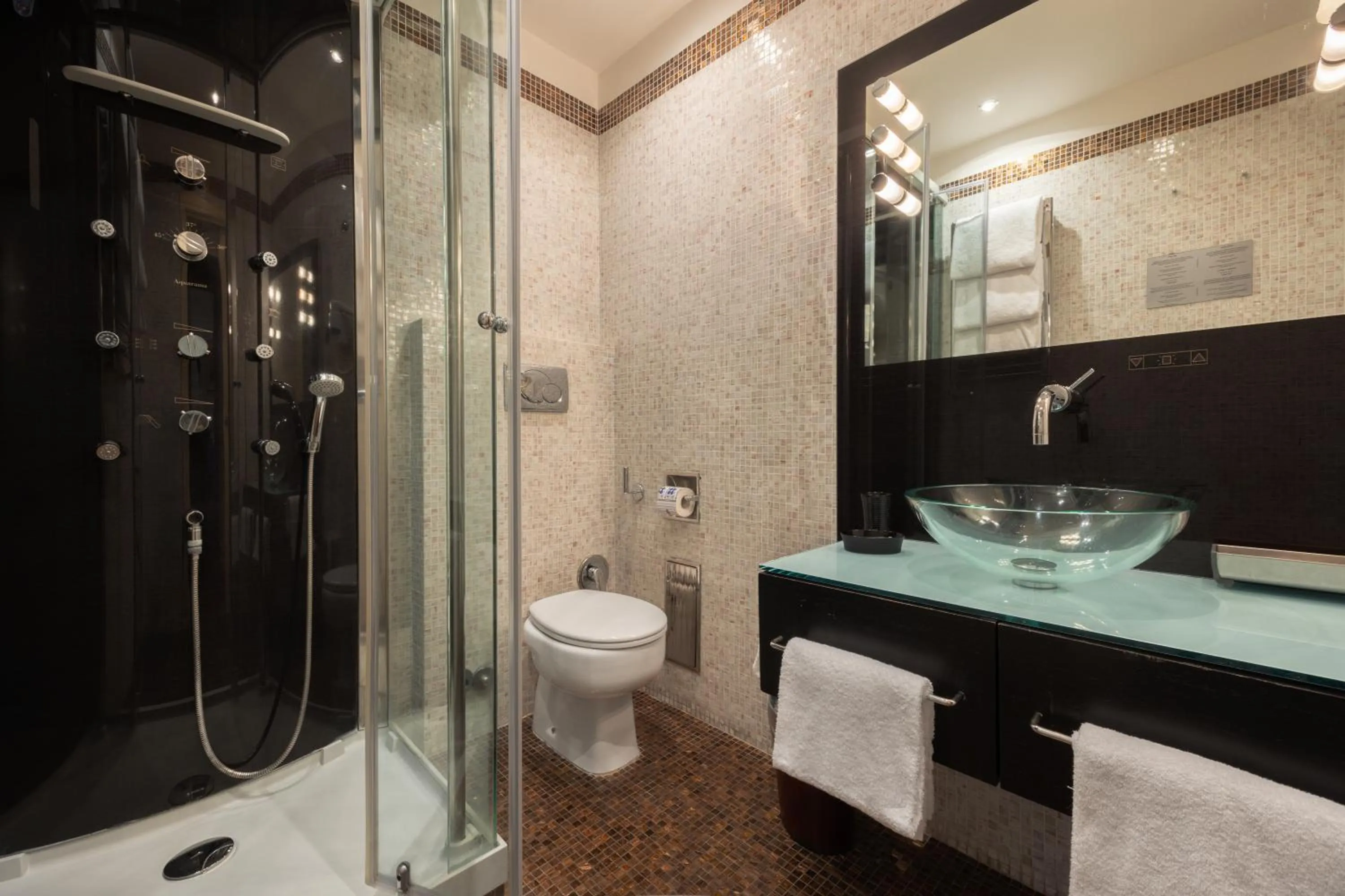 Bathroom in Al Viminale Hill Inn & Hotel