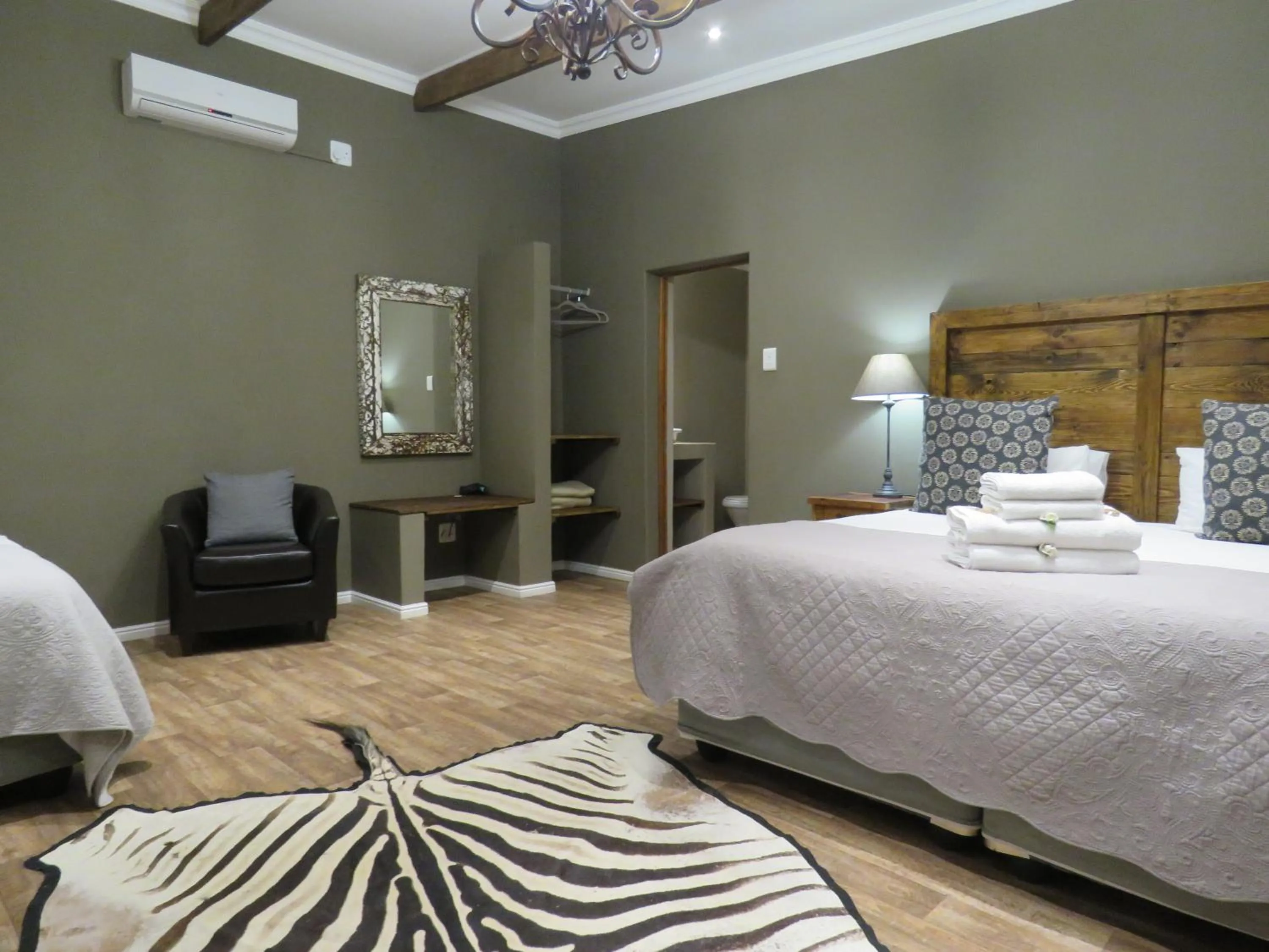 Bedroom, Bed in Die Herehuis