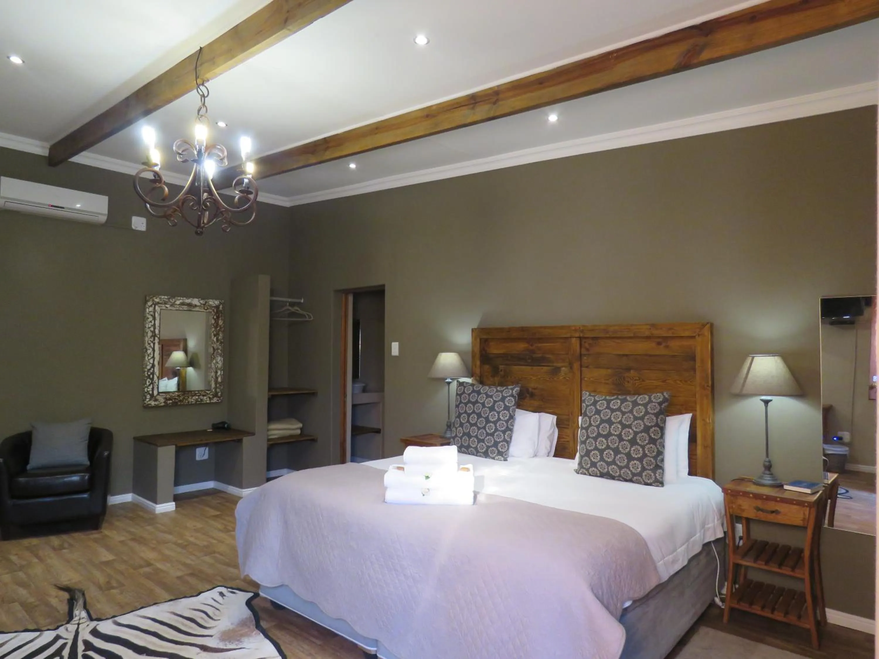 Bedroom, Bed in Die Herehuis