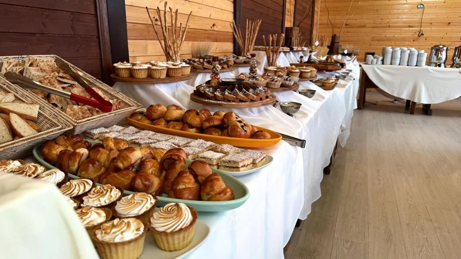 Restaurant/places to eat in Deluxe Park Qusar Resort & Spa Hotel