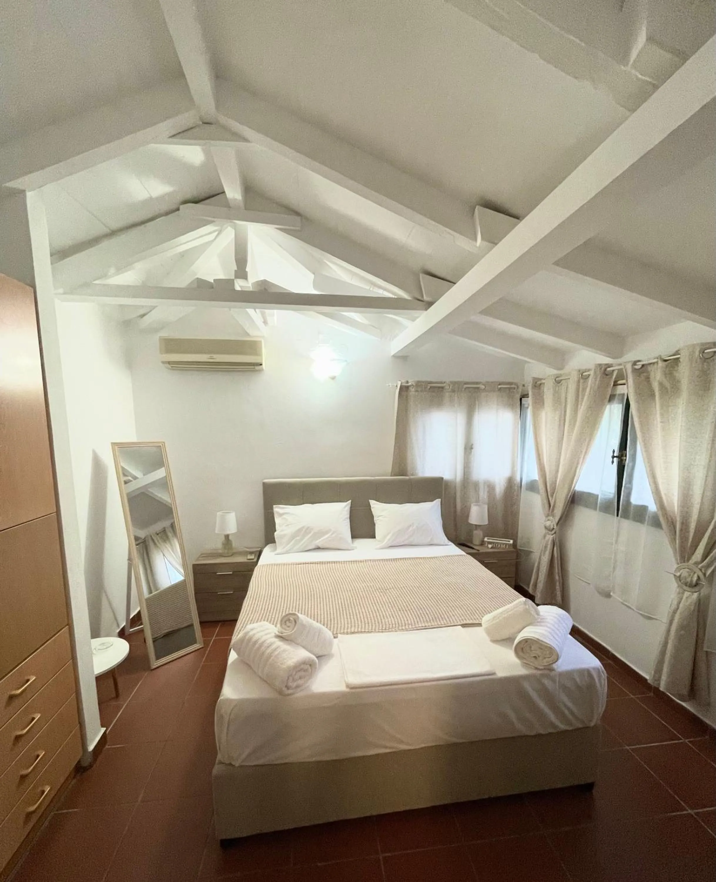 Bedroom, Bed in Citrus garden