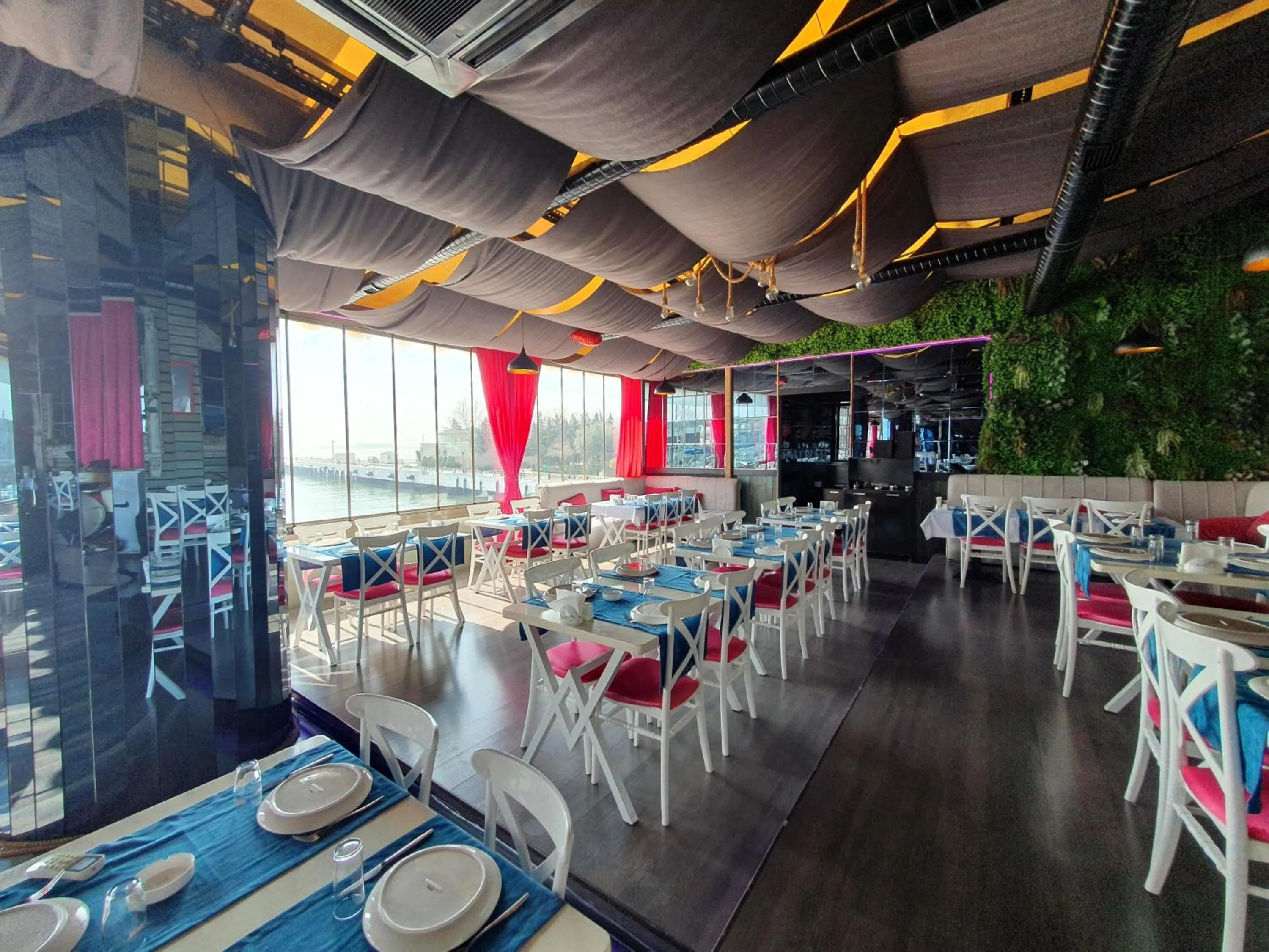 Restaurant/places to eat in Ruma Port Hotel