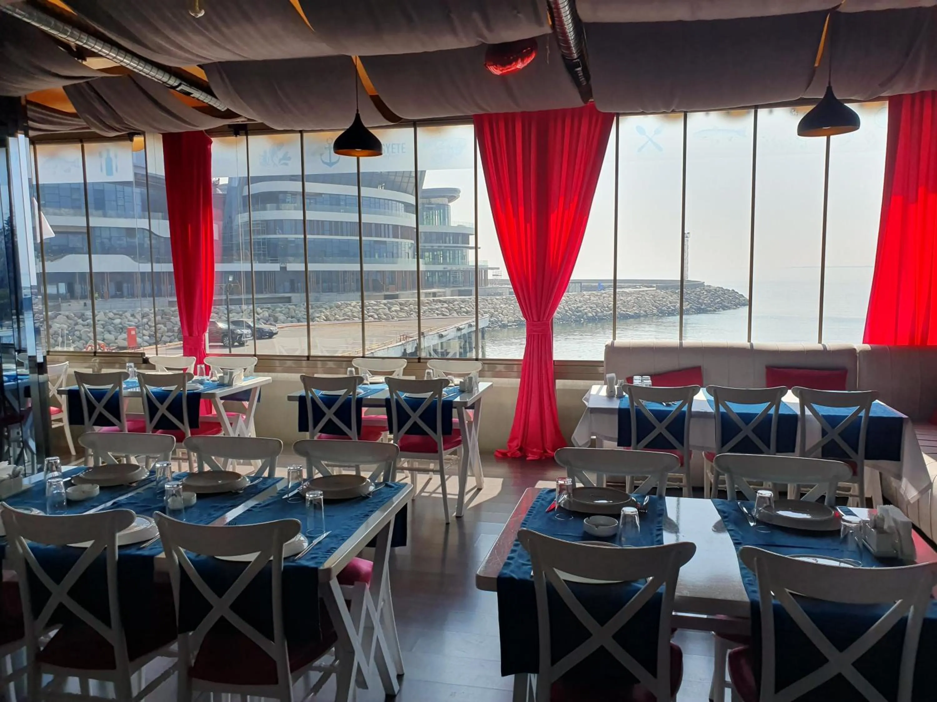 Restaurant/places to eat in Ruma Port Hotel