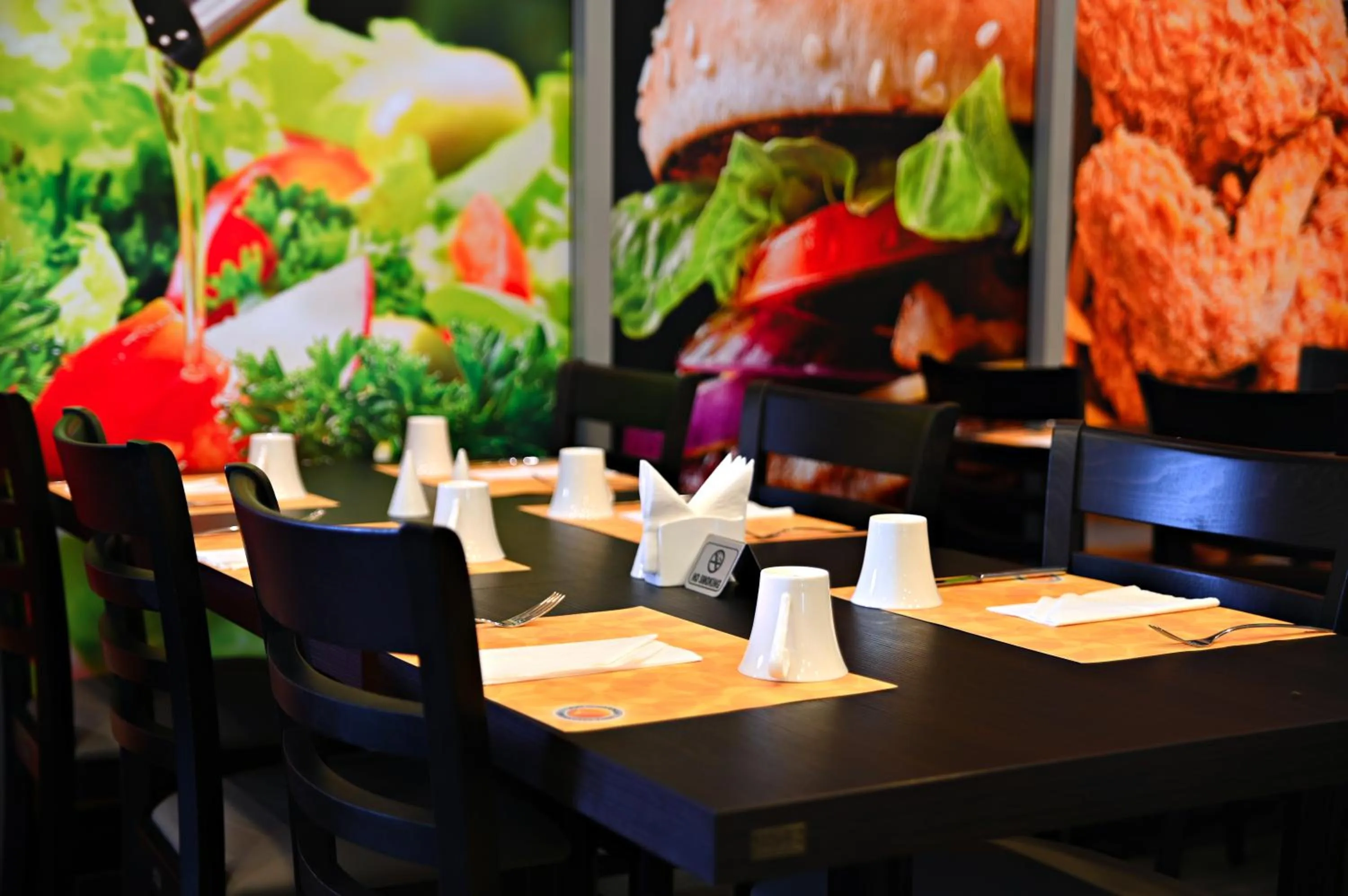 Restaurant/places to eat in TIME Moonstone Hotel Apartments