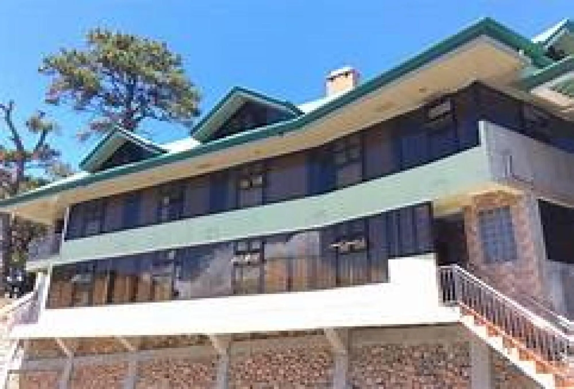 Property building in RedDoorz Hostel at Baguio Tourist Cabin