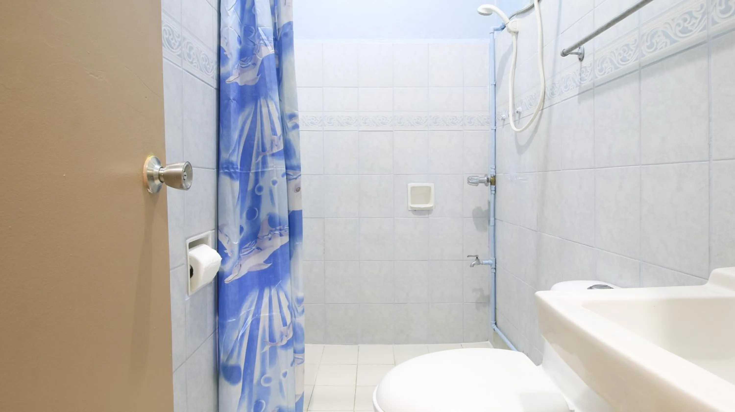 Shower in RedDoorz Hostel at Baguio Tourist Cabin
